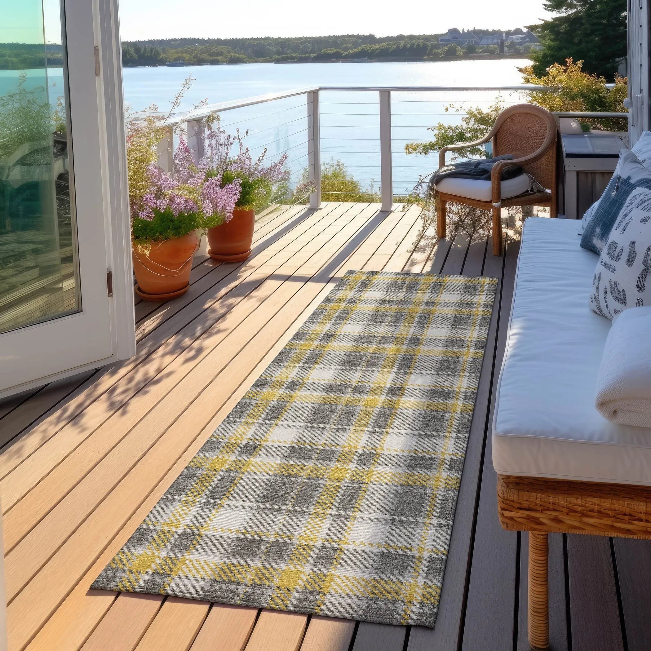 Machine Washable Indoor/ Outdoor Traditional Plaid Chantille Rug