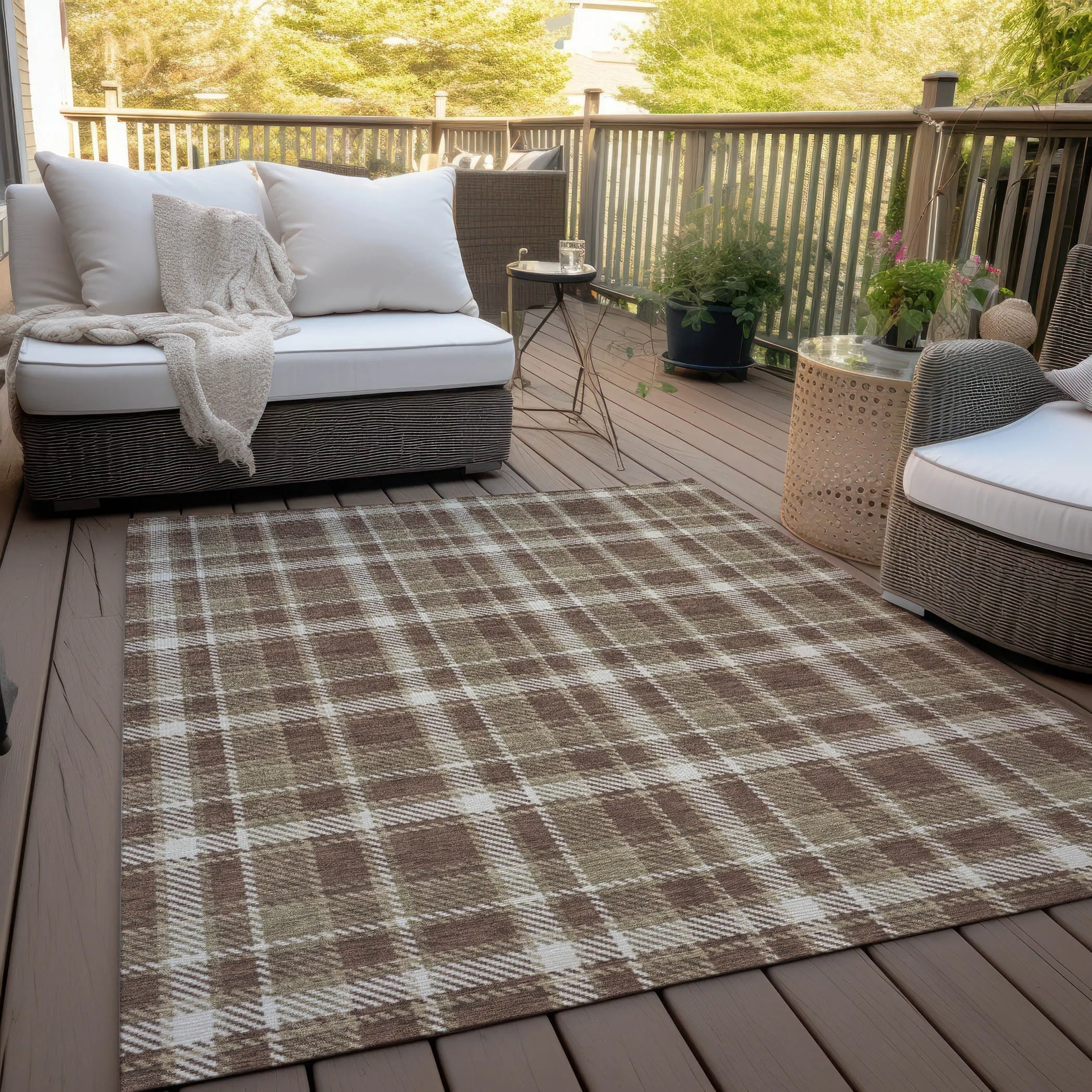 Machine Washable Indoor/ Outdoor Traditional Plaid Chantille Rug