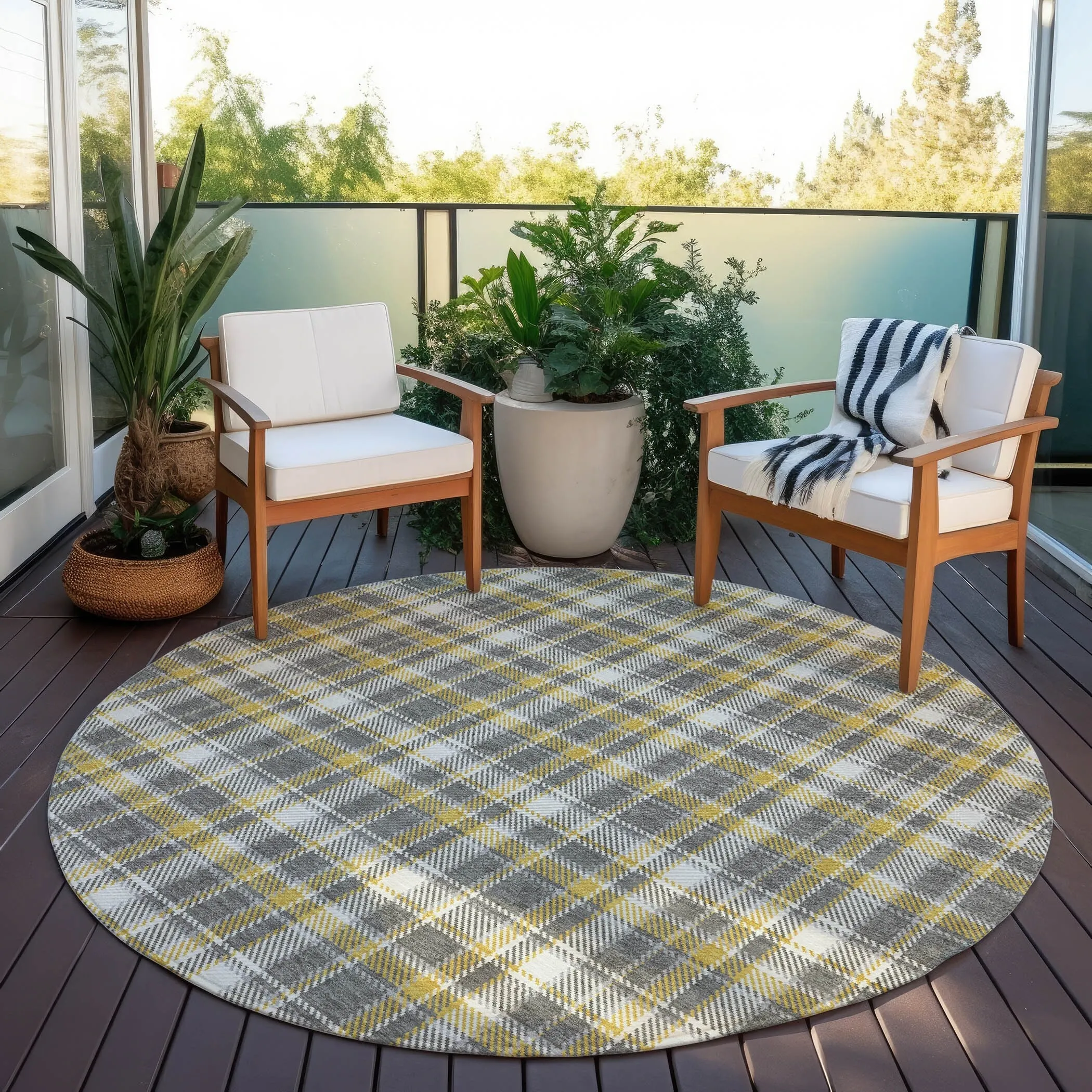 Machine Washable Indoor/ Outdoor Traditional Plaid Chantille Rug