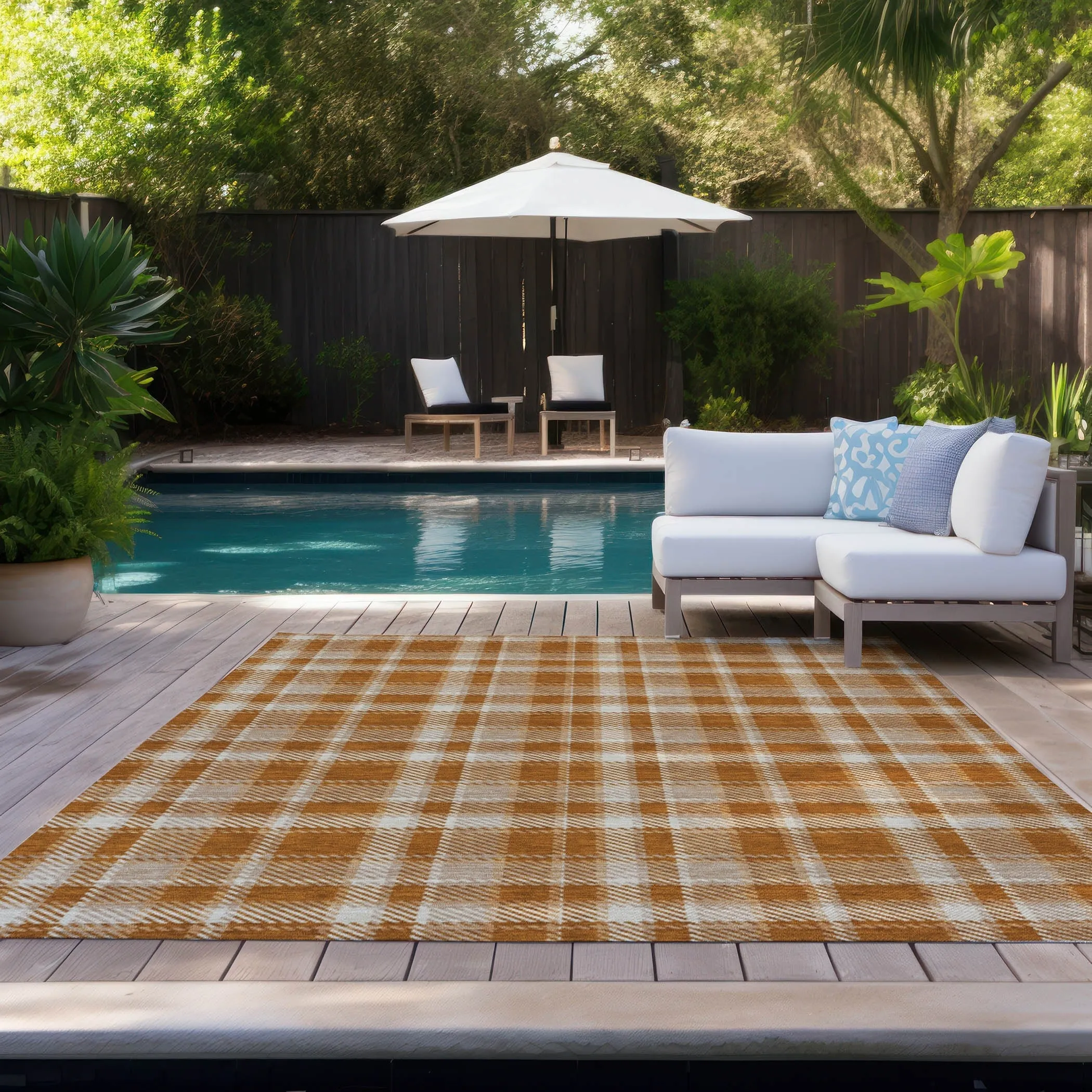 Machine Washable Indoor/ Outdoor Traditional Plaid Chantille Rug