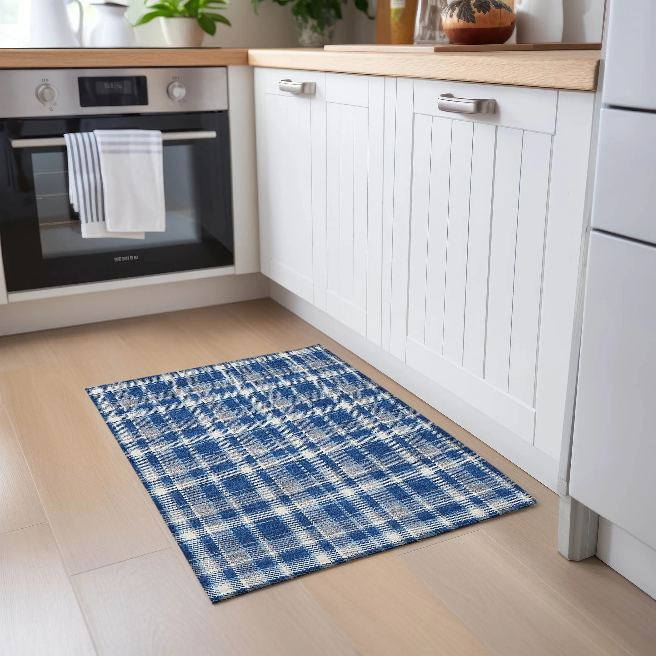 Machine Washable Indoor/ Outdoor Traditional Plaid Chantille Rug
