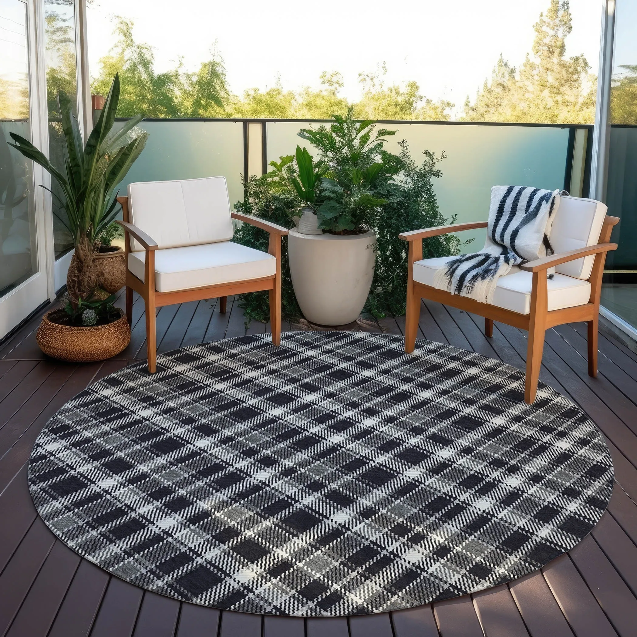 Machine Washable Indoor/ Outdoor Traditional Plaid Chantille Rug