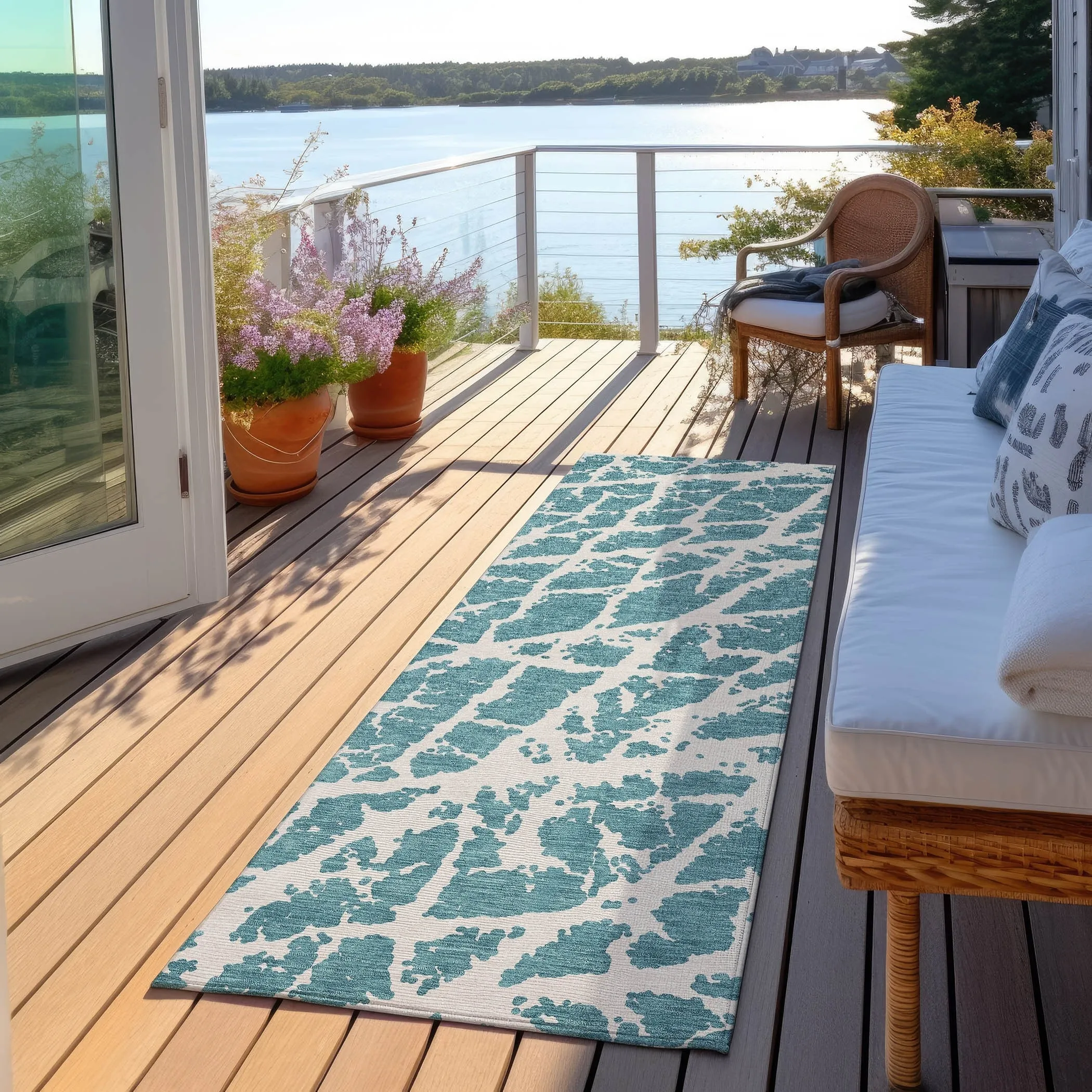 Machine Washable Indoor/ Outdoor Transitional Teal Crackle Chantille Rug