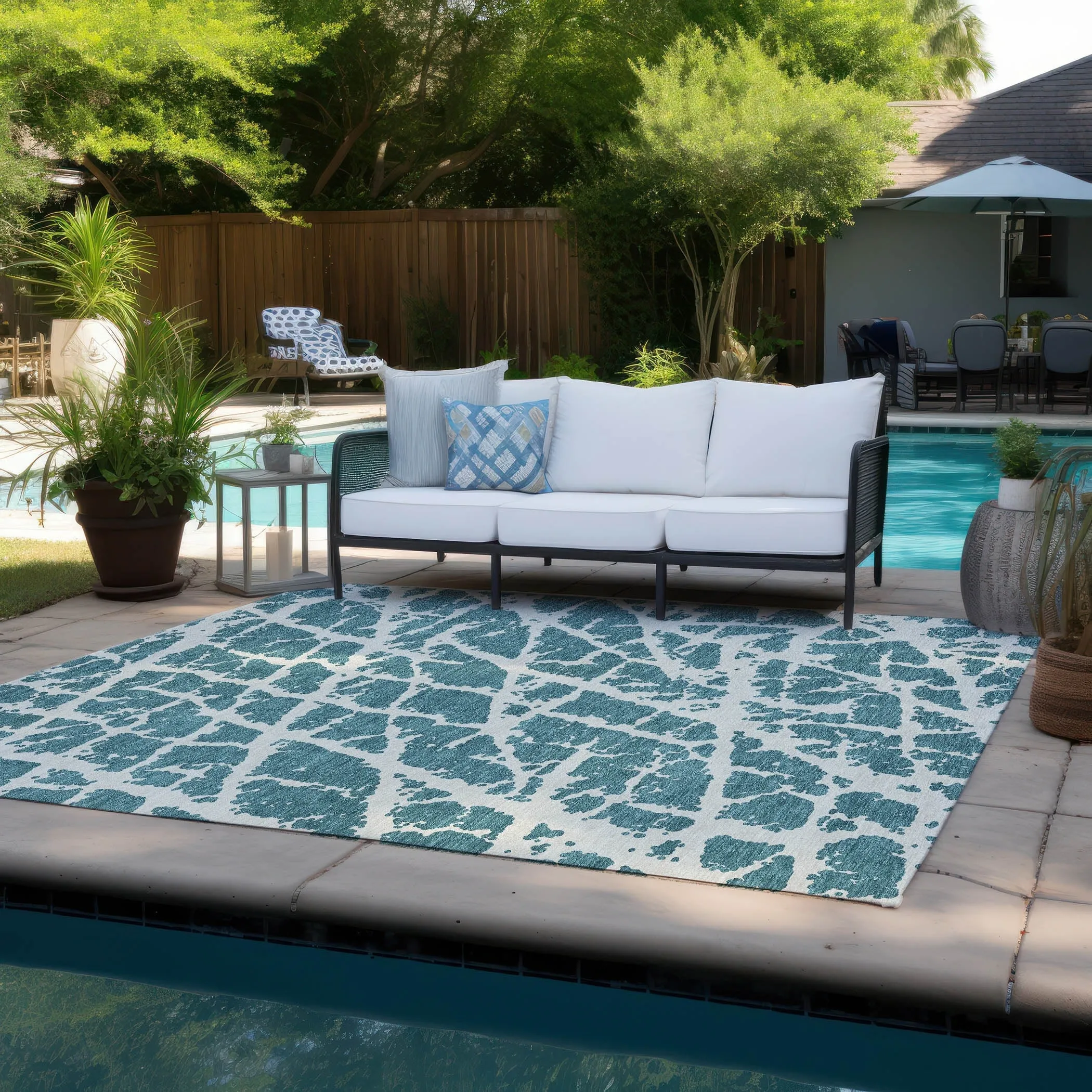 Machine Washable Indoor/ Outdoor Transitional Teal Crackle Chantille Rug