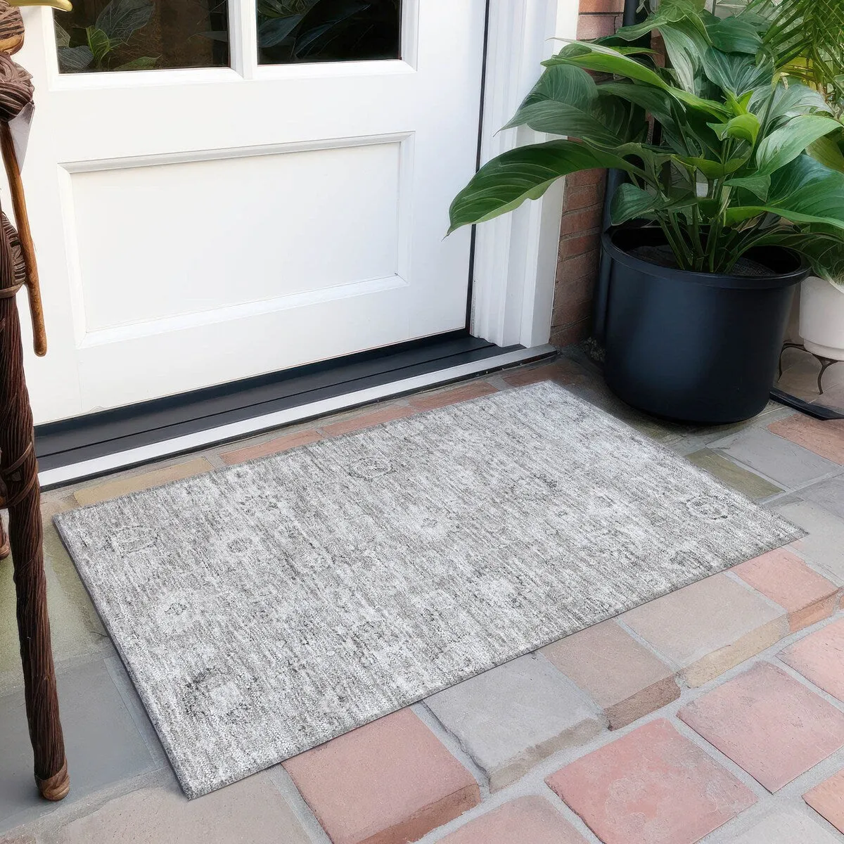 Machine Washable Indoor/ Outdoor Vintage Traditional Chantille Rug