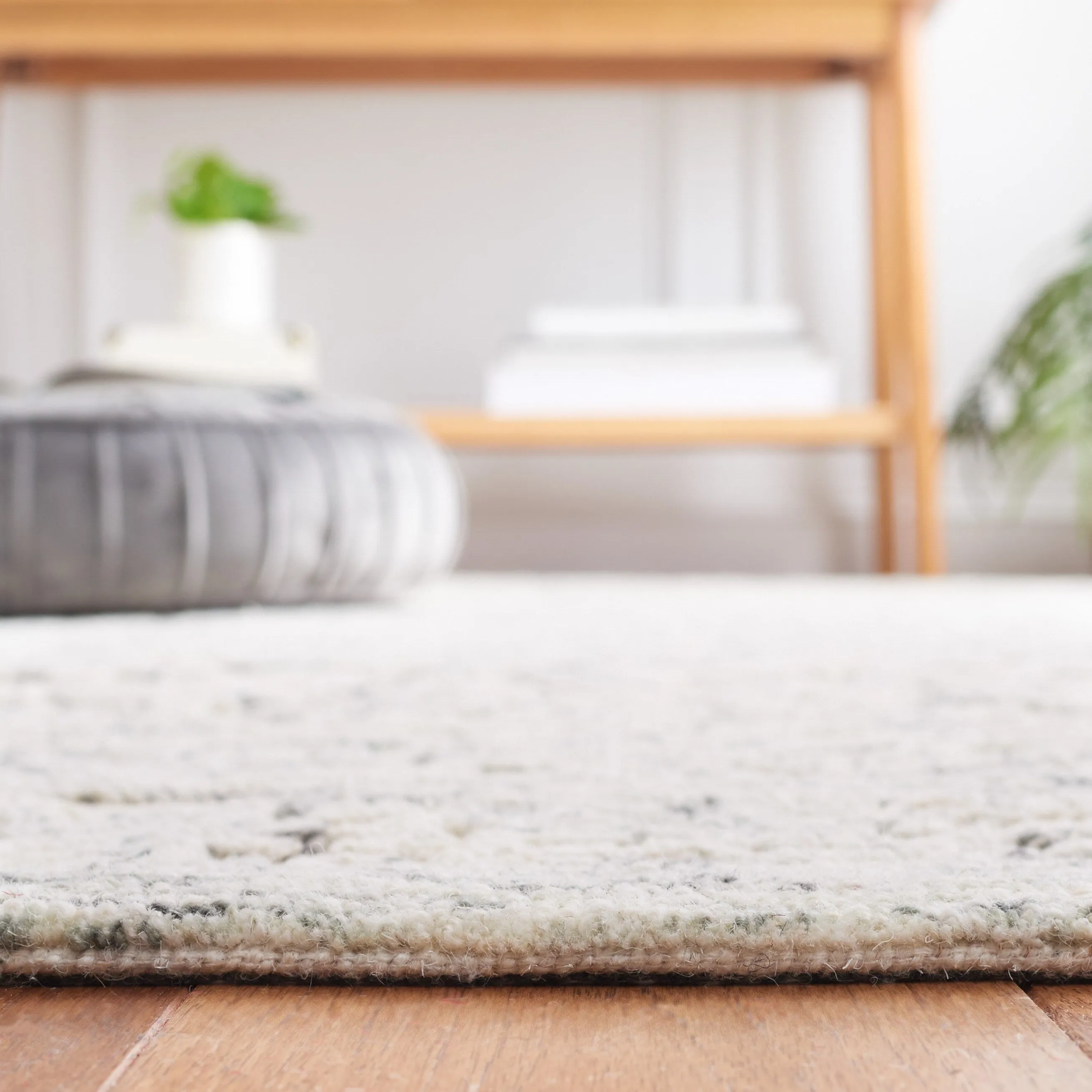 Martha Stewart by SAFAVIEH Handmade Gieze Wool Rug