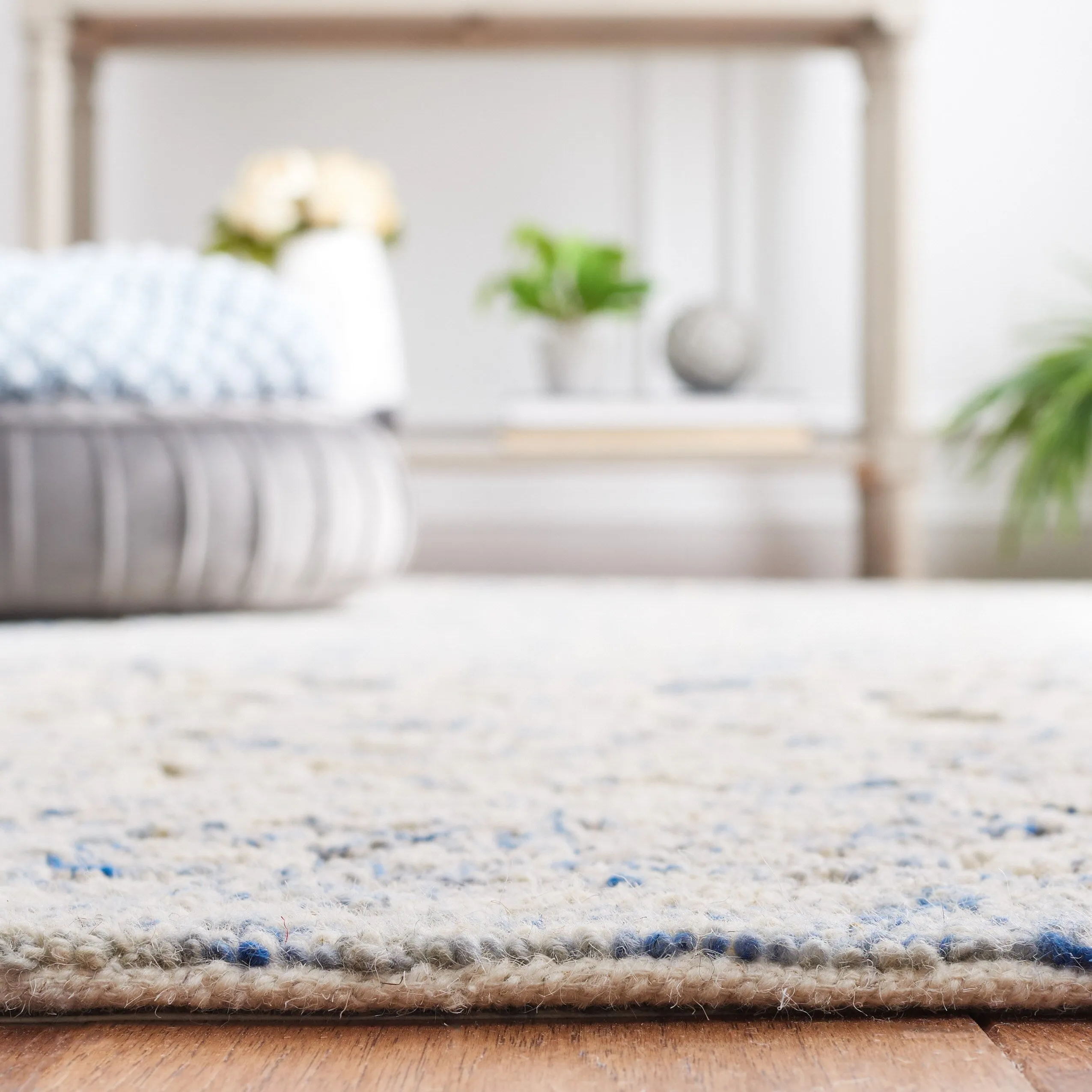 Martha Stewart by SAFAVIEH Handmade Gieze Wool Rug