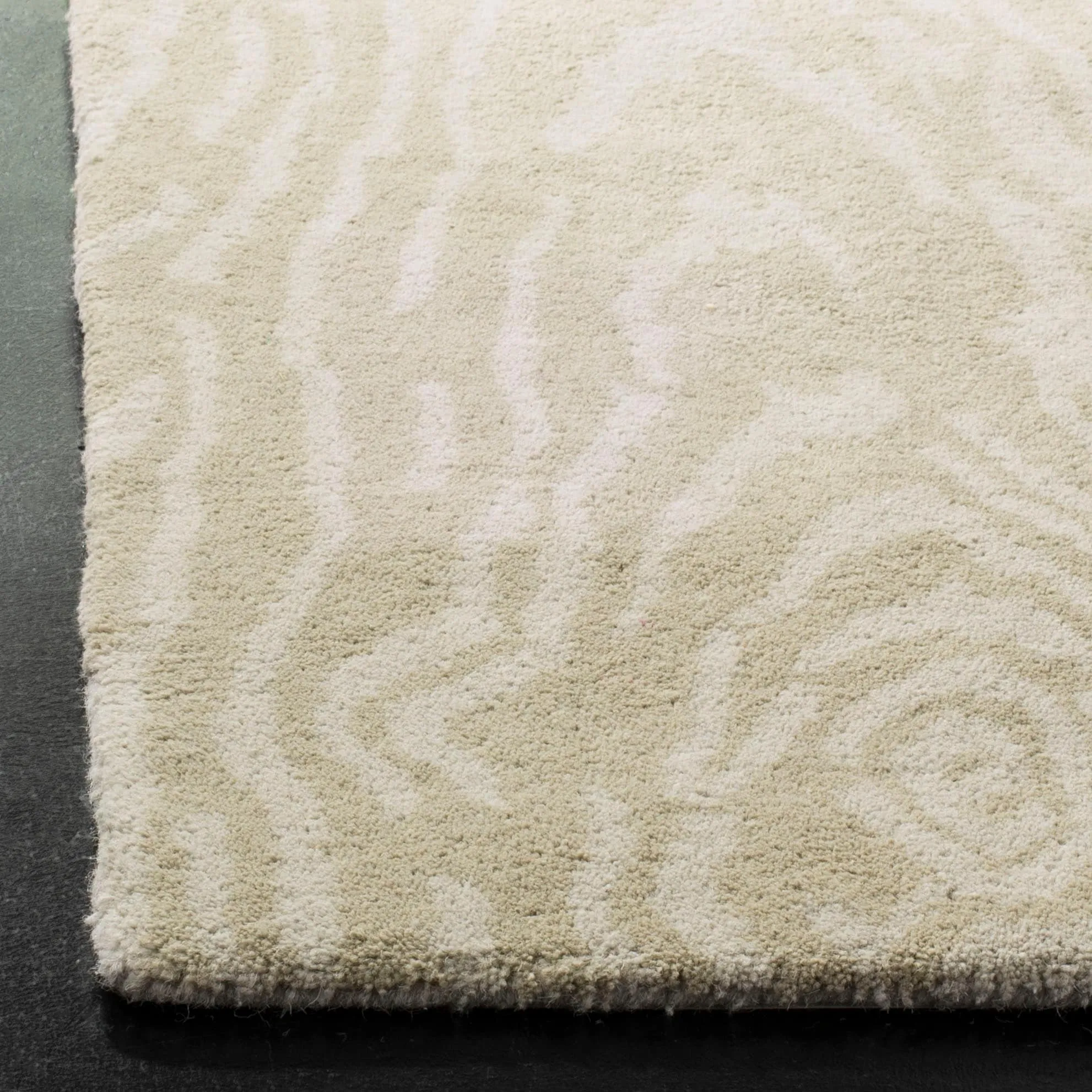 Martha Stewart by SAFAVIEH Handmade Layered Faux Bois Wool Rug