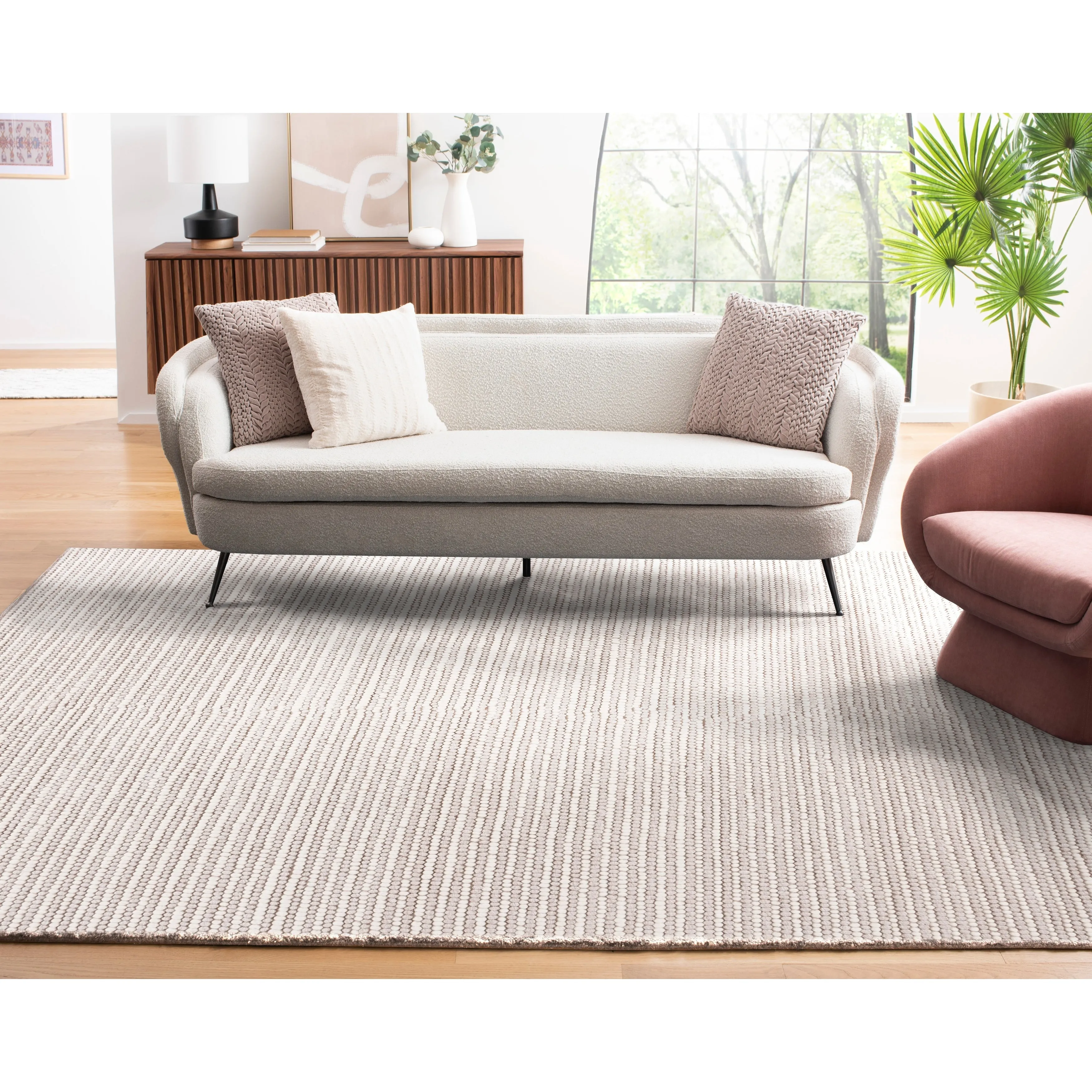 Martha Stewart by SAFAVIEH. Handmade Lisaveta Modern Wool Rug