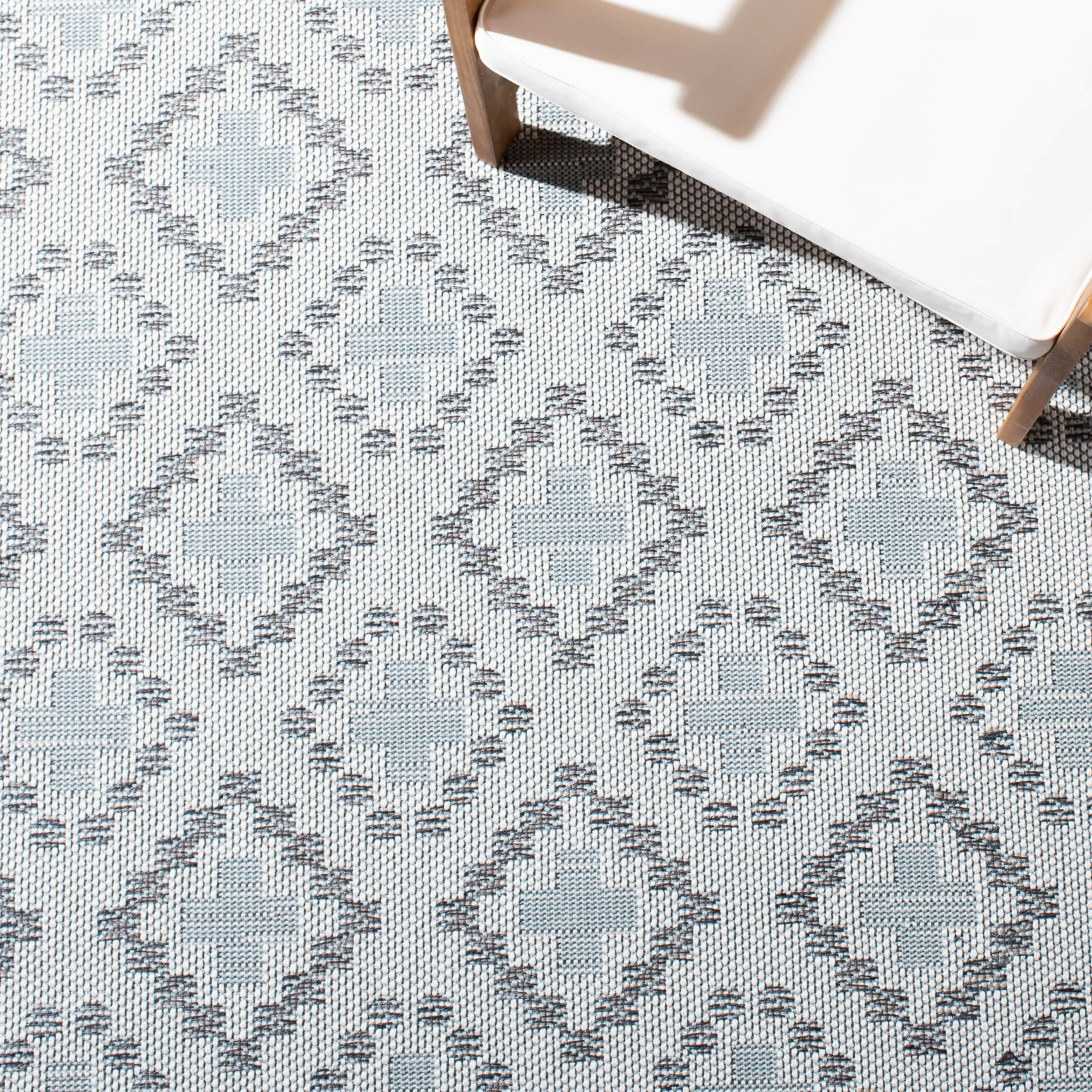 Martha Stewart by SAFAVIEH Washable Zauresh Indoor/ Outdoor Waterproof Rug