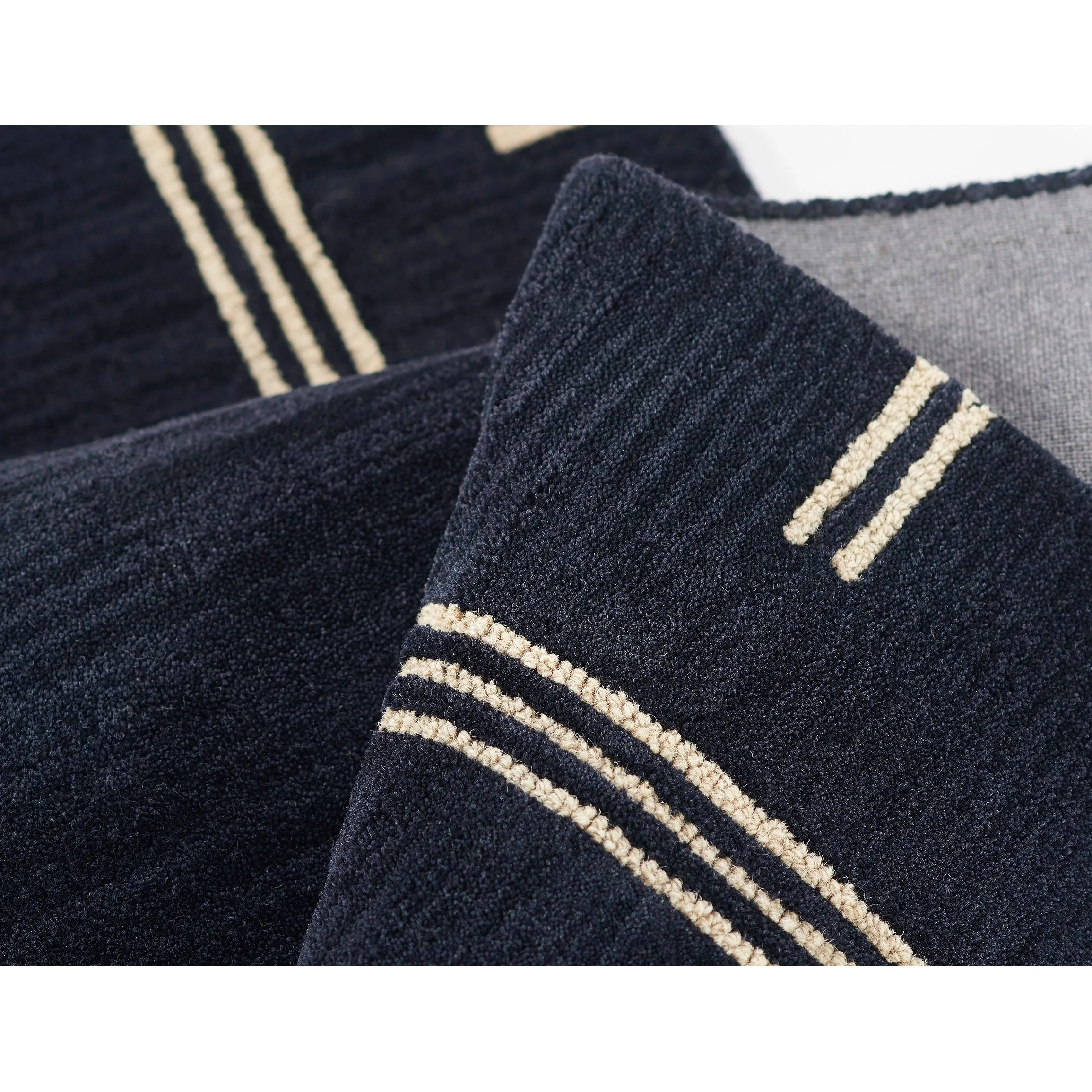 Momeni Simba Navy Geometric Wool Area Rug