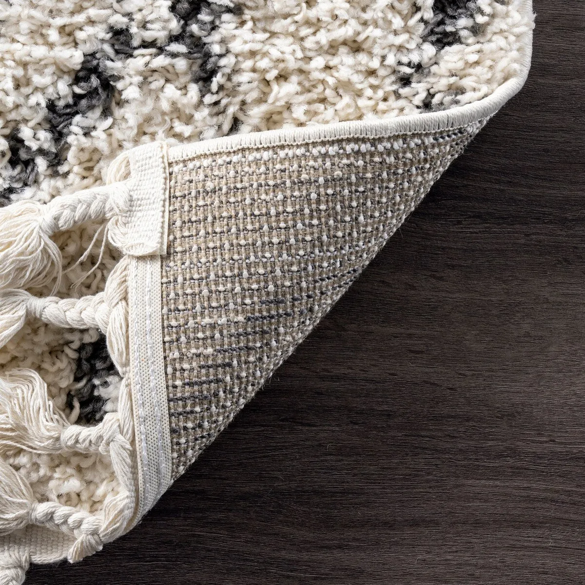 Nuloom Abstract Soft and Plush Moroccan Diamond Shag Tassel Rug