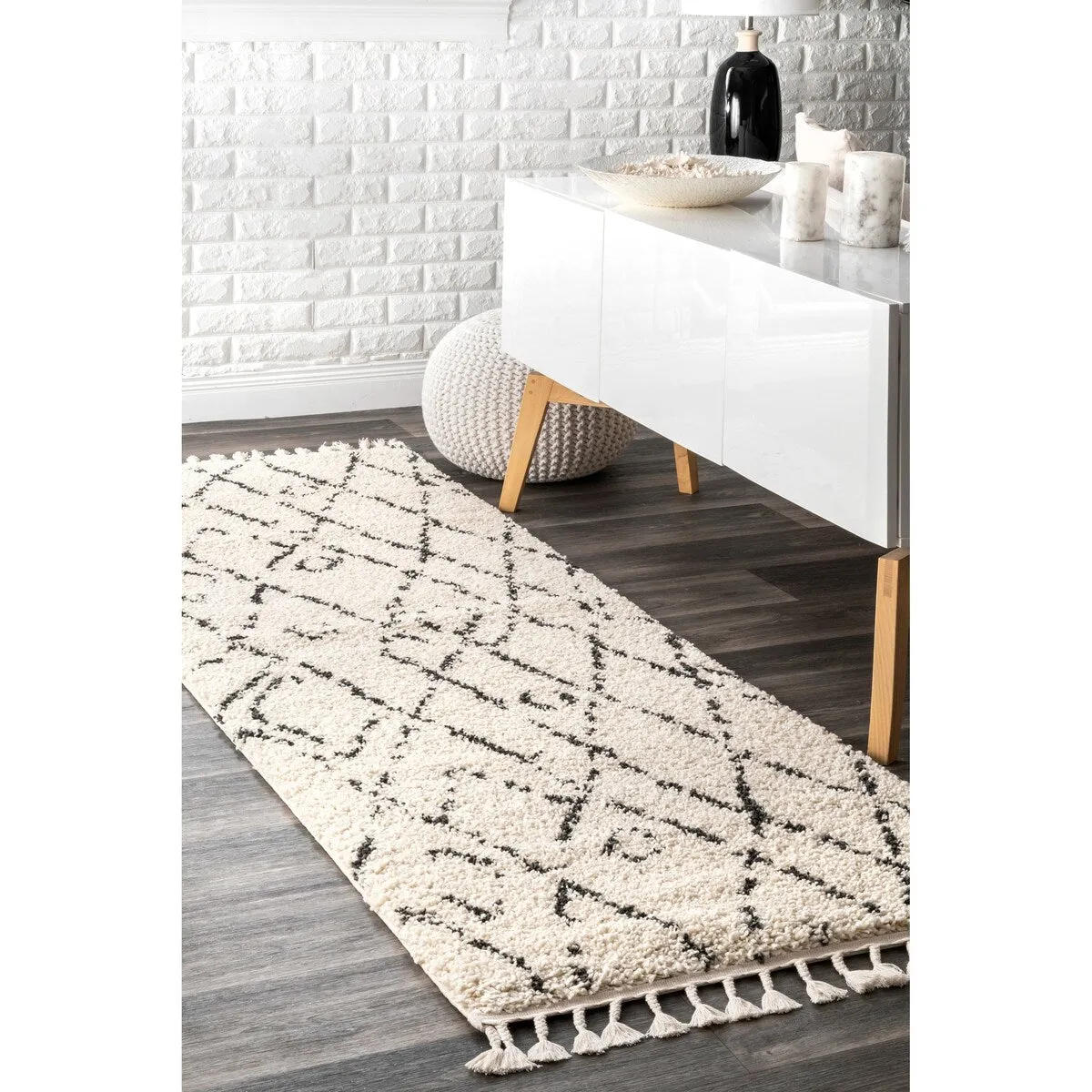 Nuloom Abstract Soft and Plush Moroccan Diamond Shag Tassel Rug