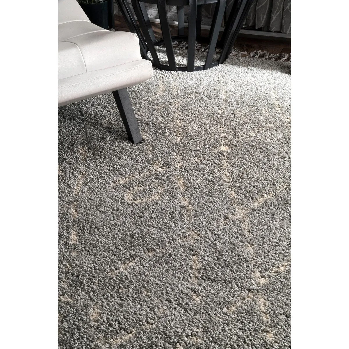 Nuloom Abstract Soft and Plush Moroccan Diamond Shag Tassel Rug