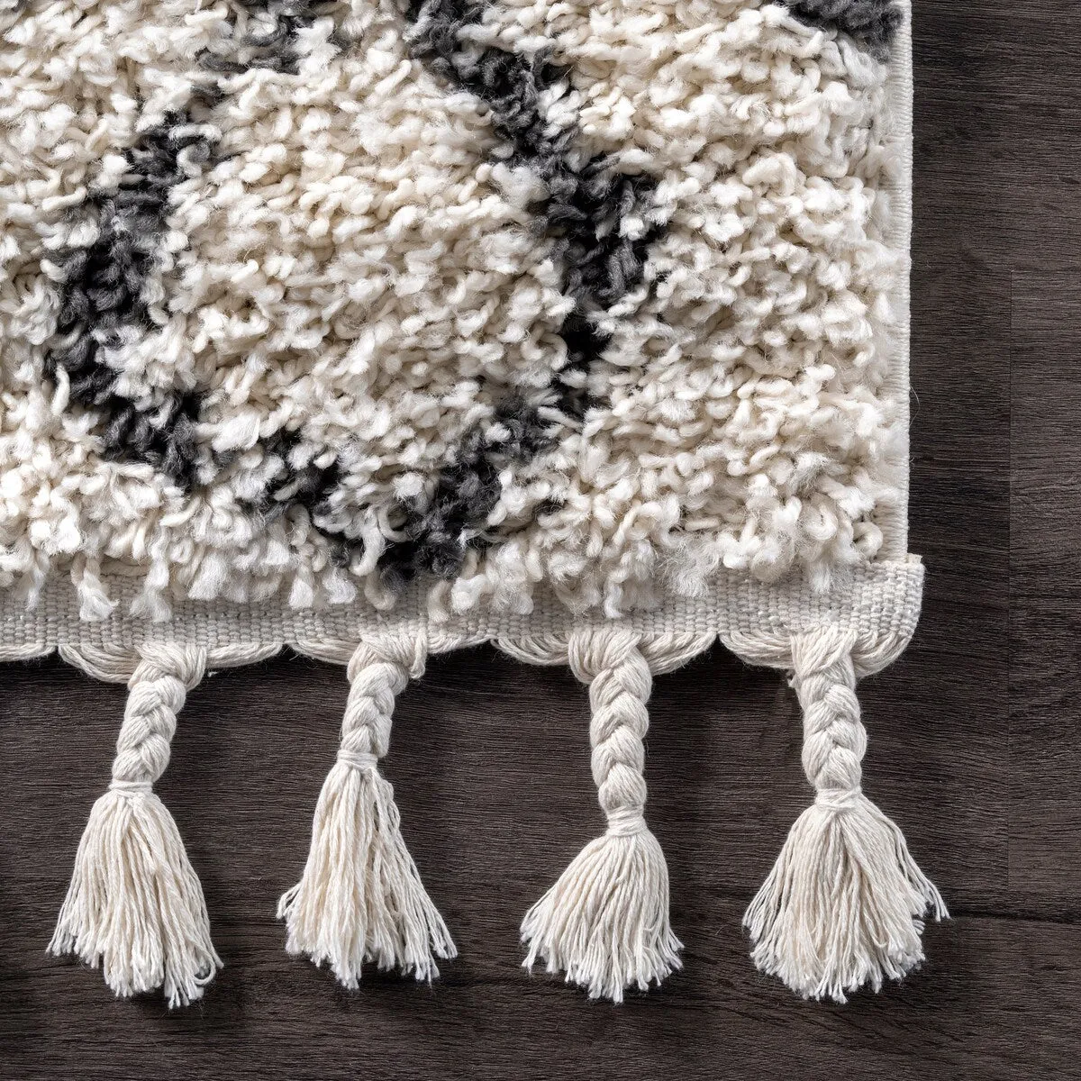 Nuloom Abstract Soft and Plush Moroccan Diamond Shag Tassel Rug