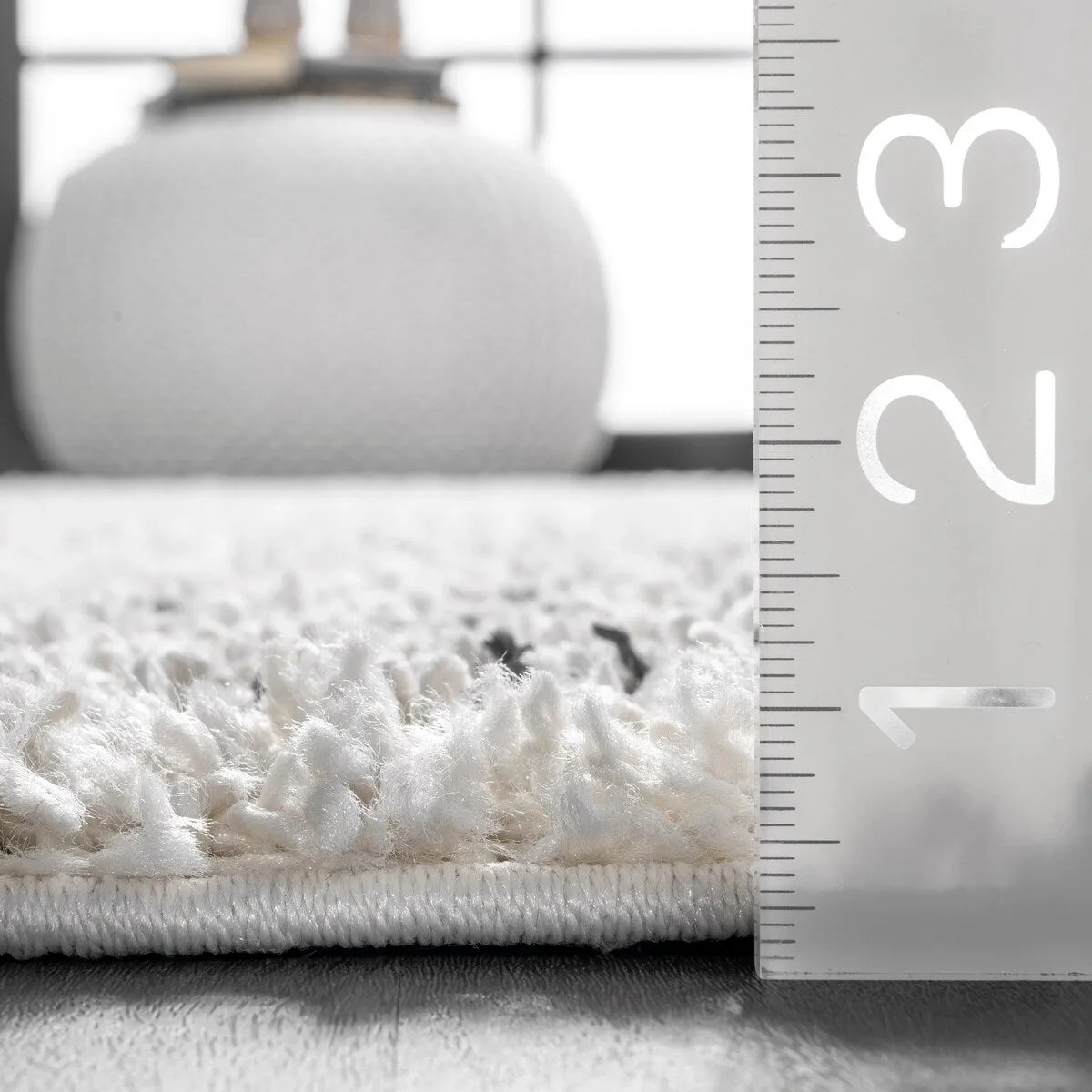 Nuloom Abstract Soft and Plush Moroccan Diamond Shag Tassel Rug