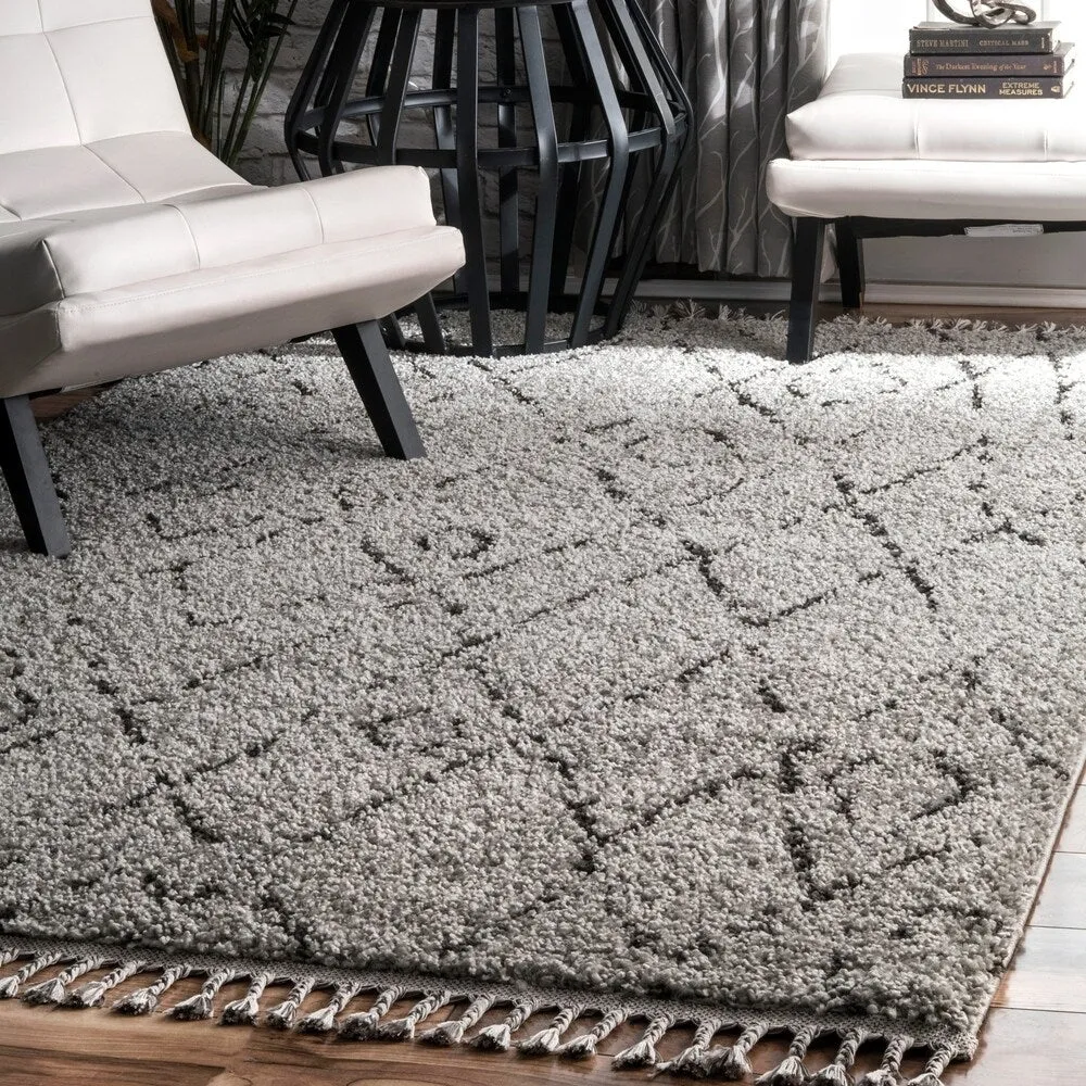 Nuloom Abstract Soft and Plush Moroccan Diamond Shag Tassel Rug