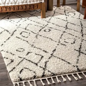 Nuloom Abstract Soft and Plush Moroccan Diamond Shag Tassel Rug