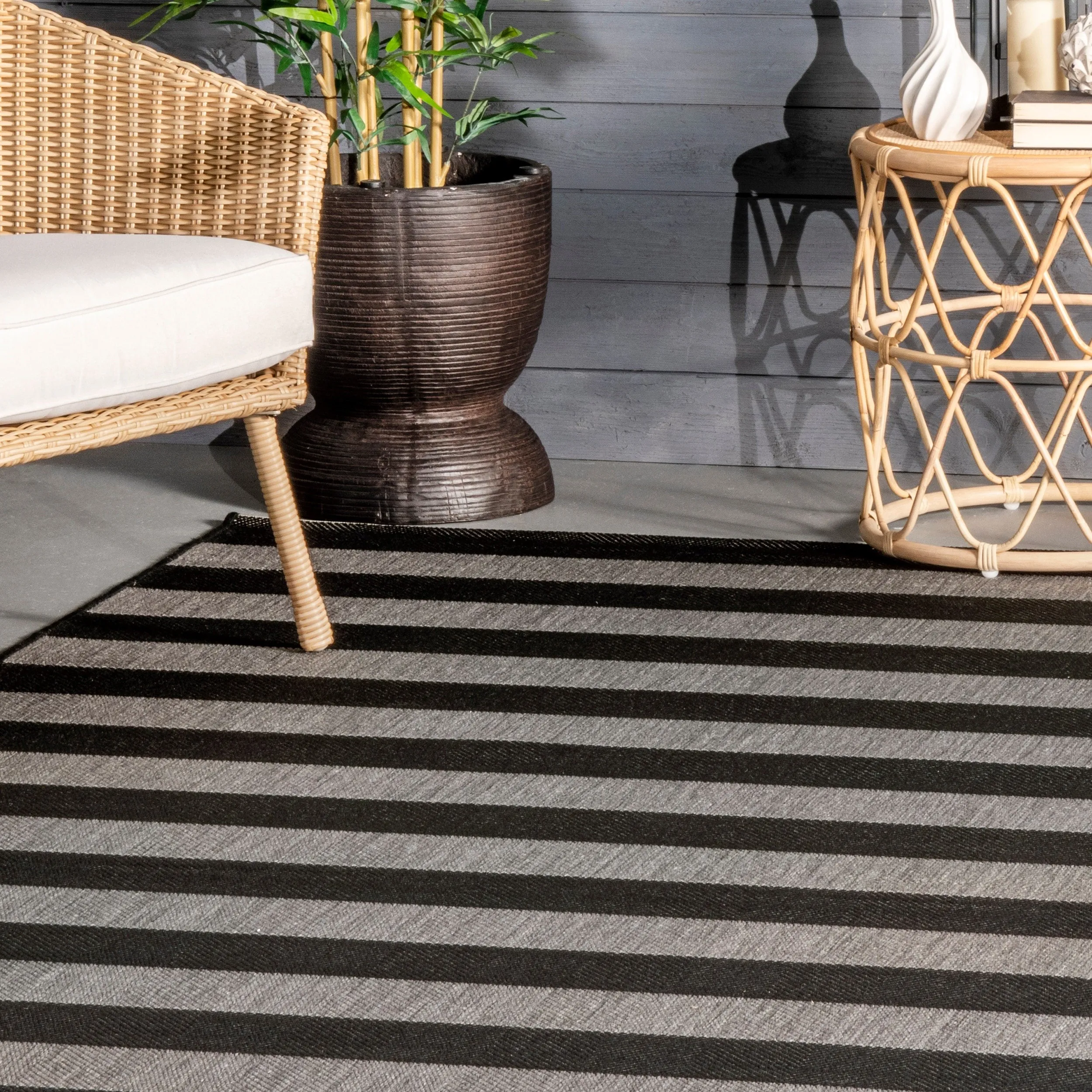 Nuloom Alexis Striped Indoor/Outdoor Area Rug