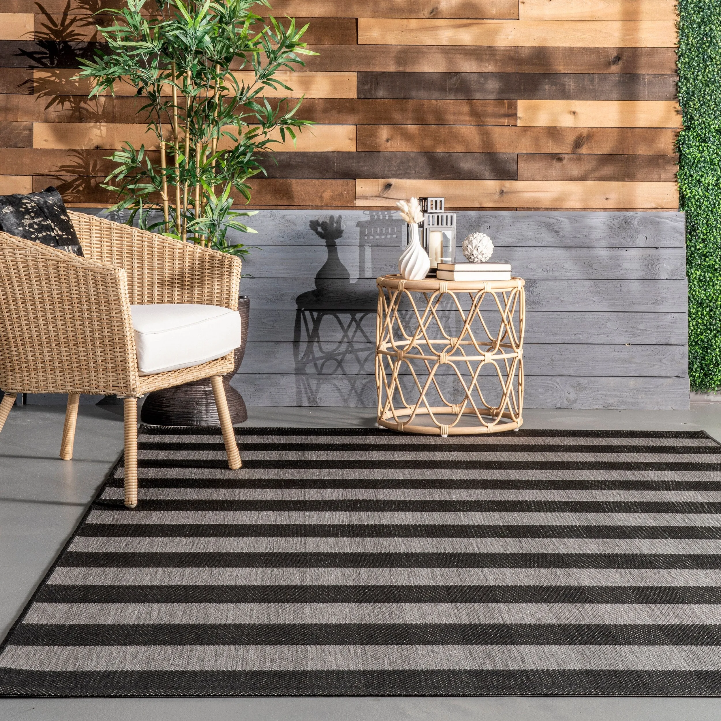 Nuloom Alexis Striped Indoor/Outdoor Area Rug