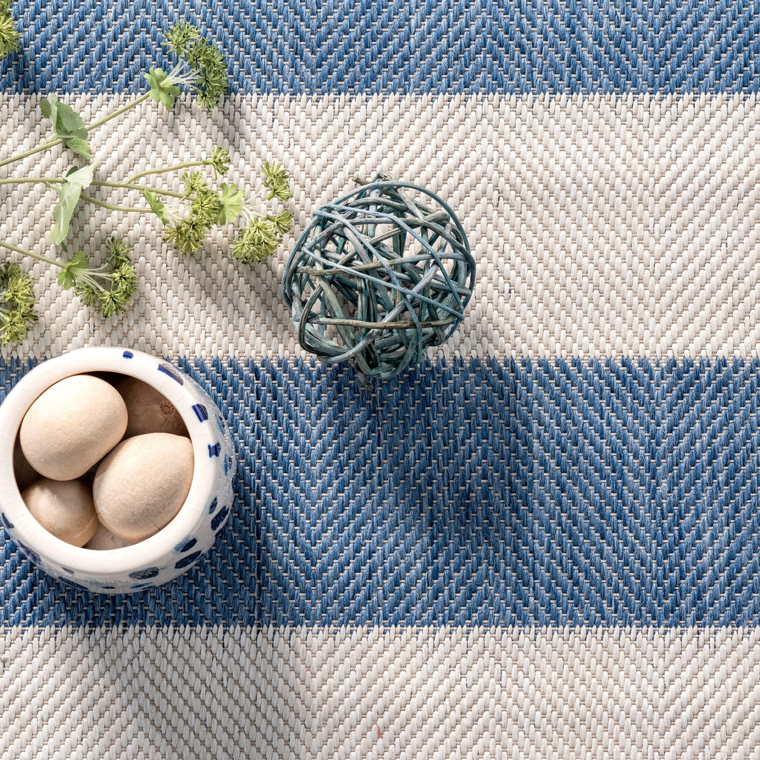 Nuloom Alexis Striped Indoor/Outdoor Area Rug