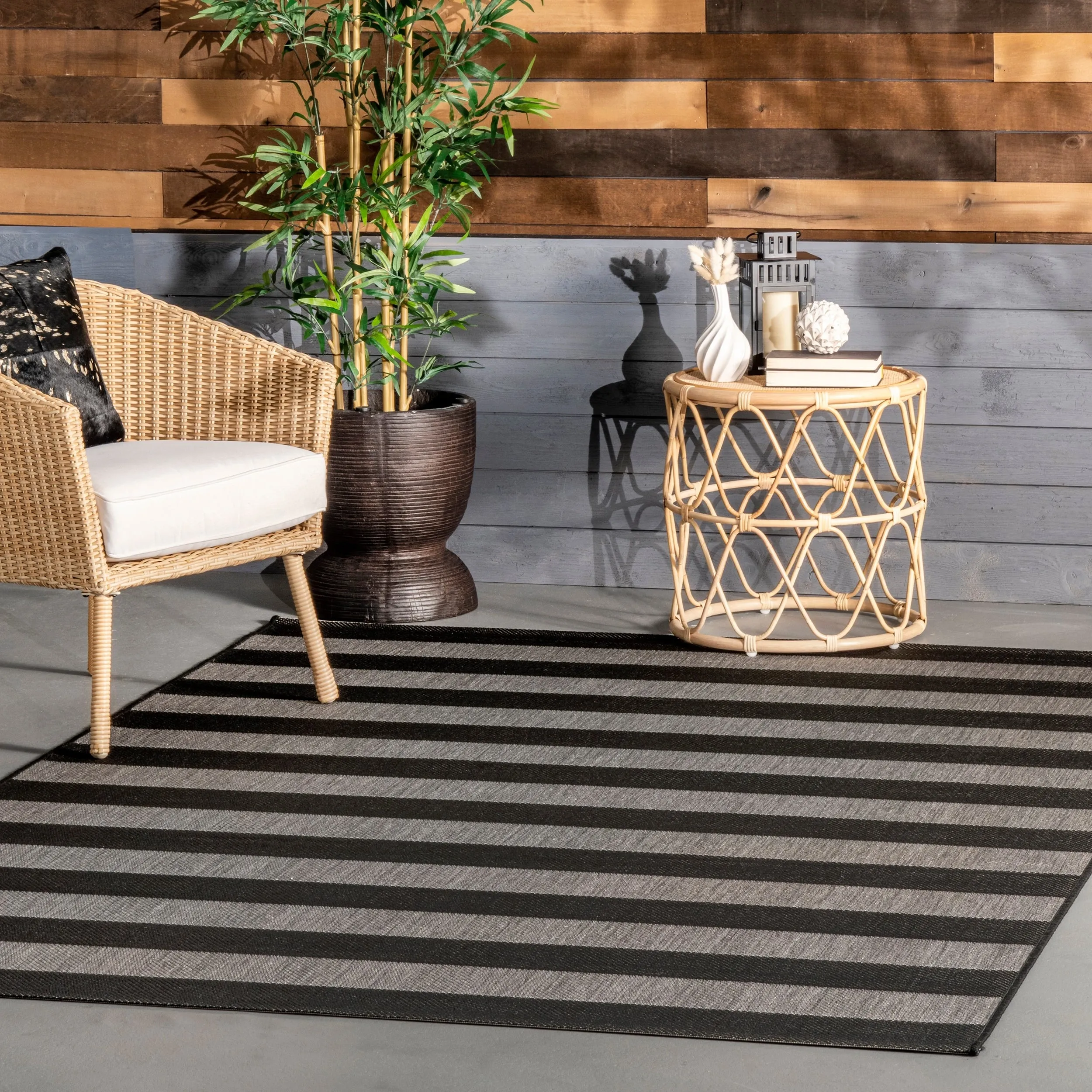 Nuloom Alexis Striped Indoor/Outdoor Area Rug