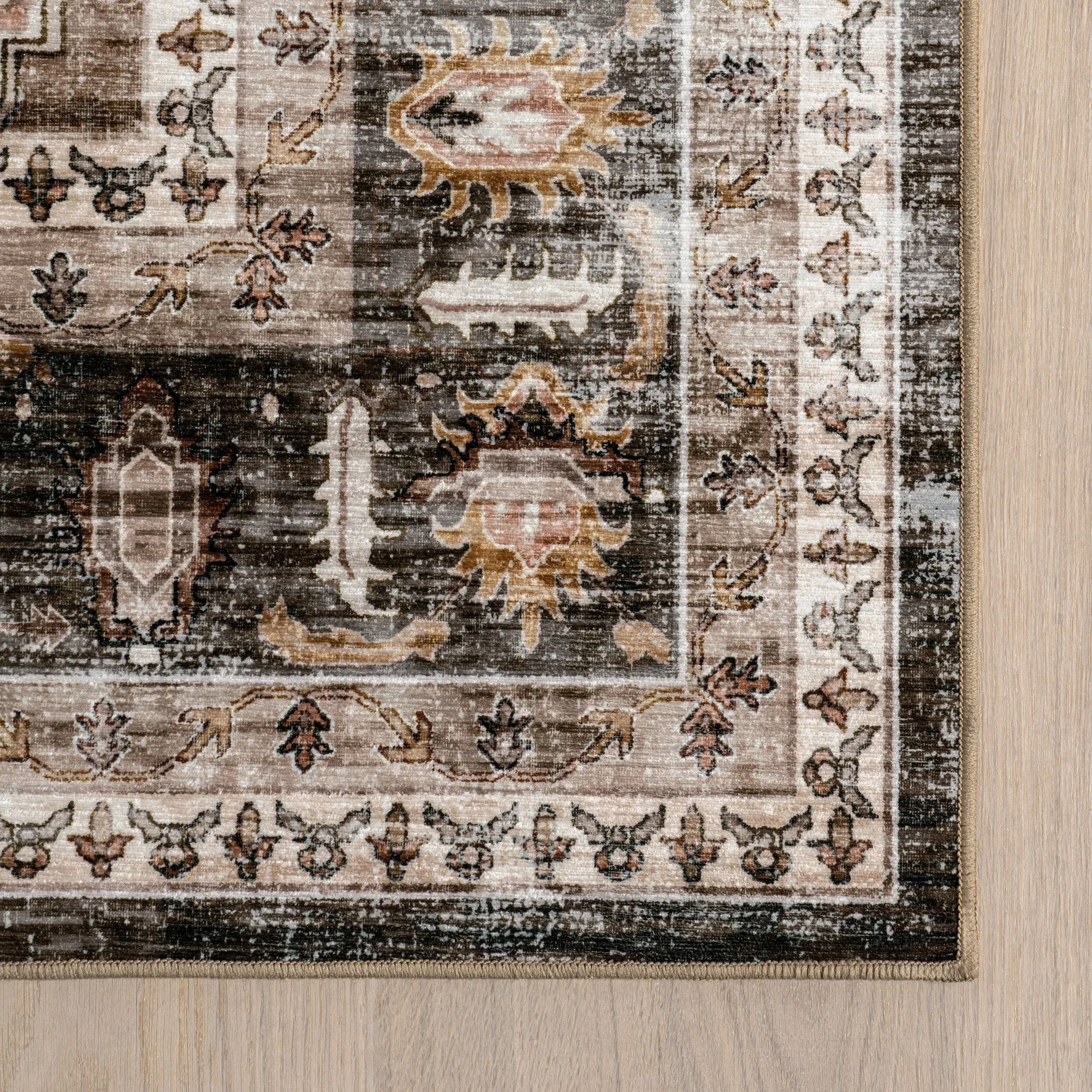 Nuloom Delisa Vintage Stain-Resistant Machine Washable Area Rug