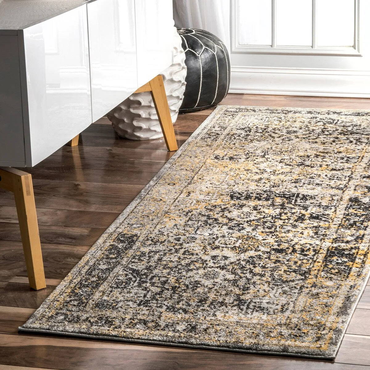 Nuloom Distressed Vintage Faded Floral Area Rug