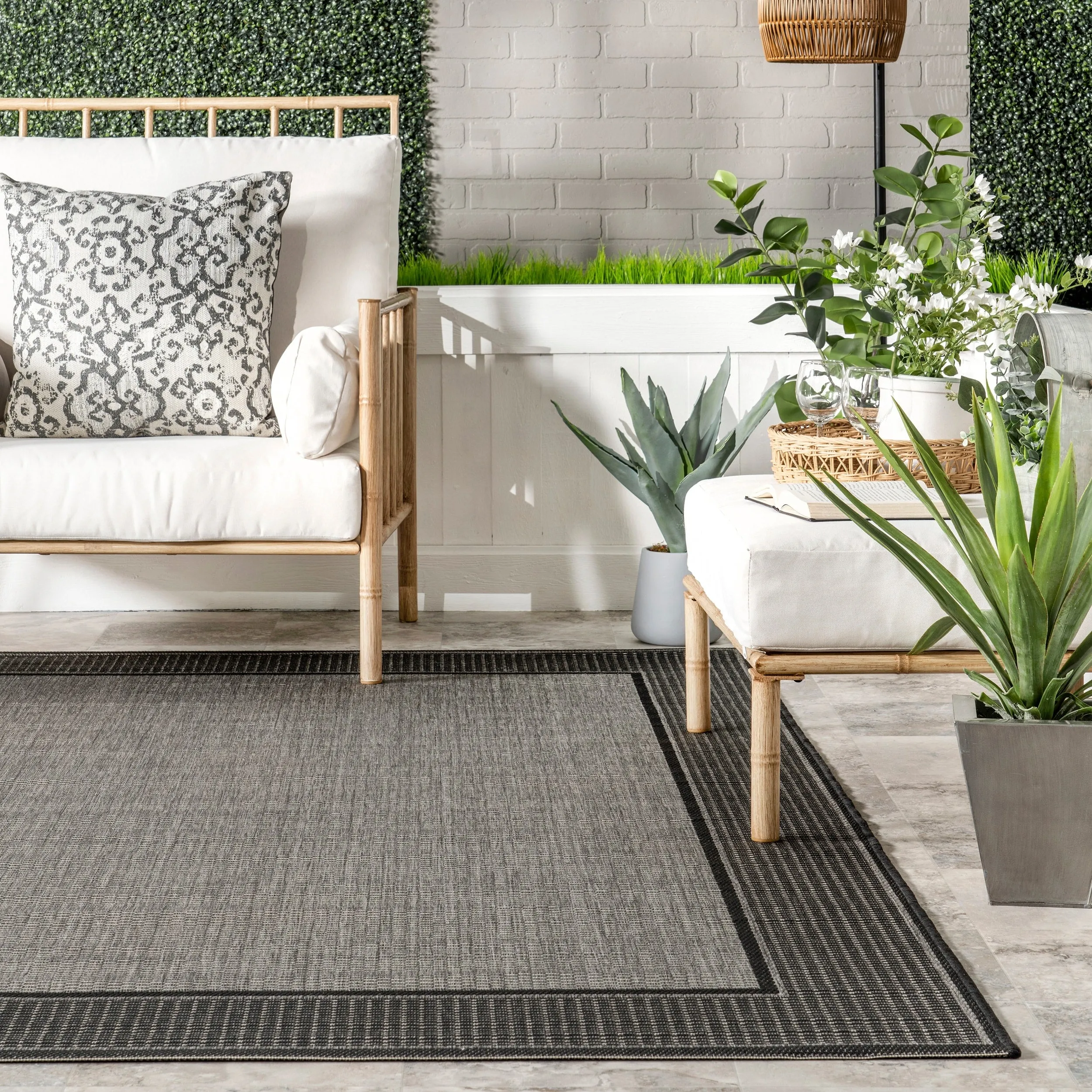 Nuloom Elizabeth Classic Bordered Indoor/Outdoor Area Rug