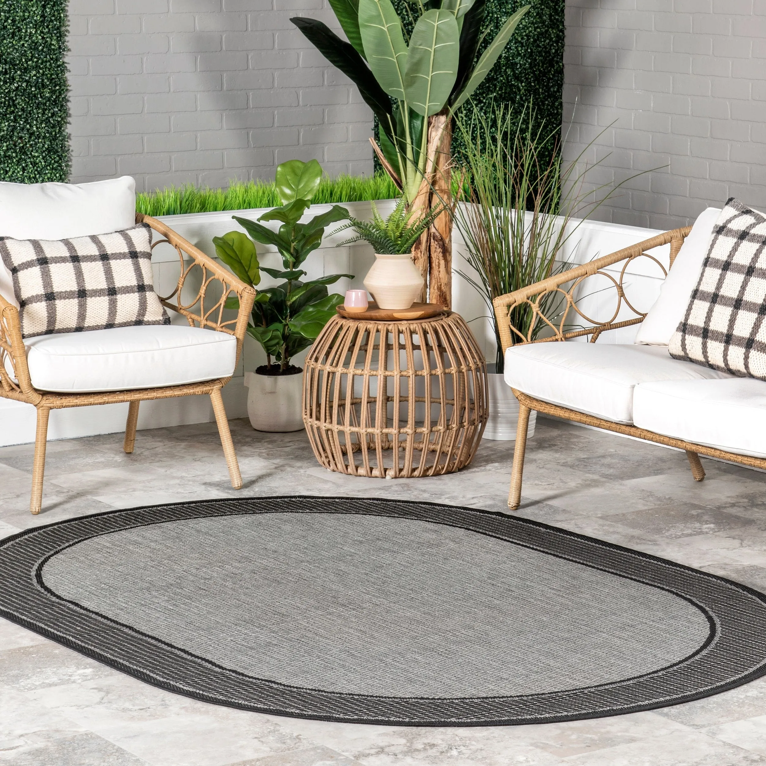 Nuloom Elizabeth Classic Bordered Indoor/Outdoor Area Rug