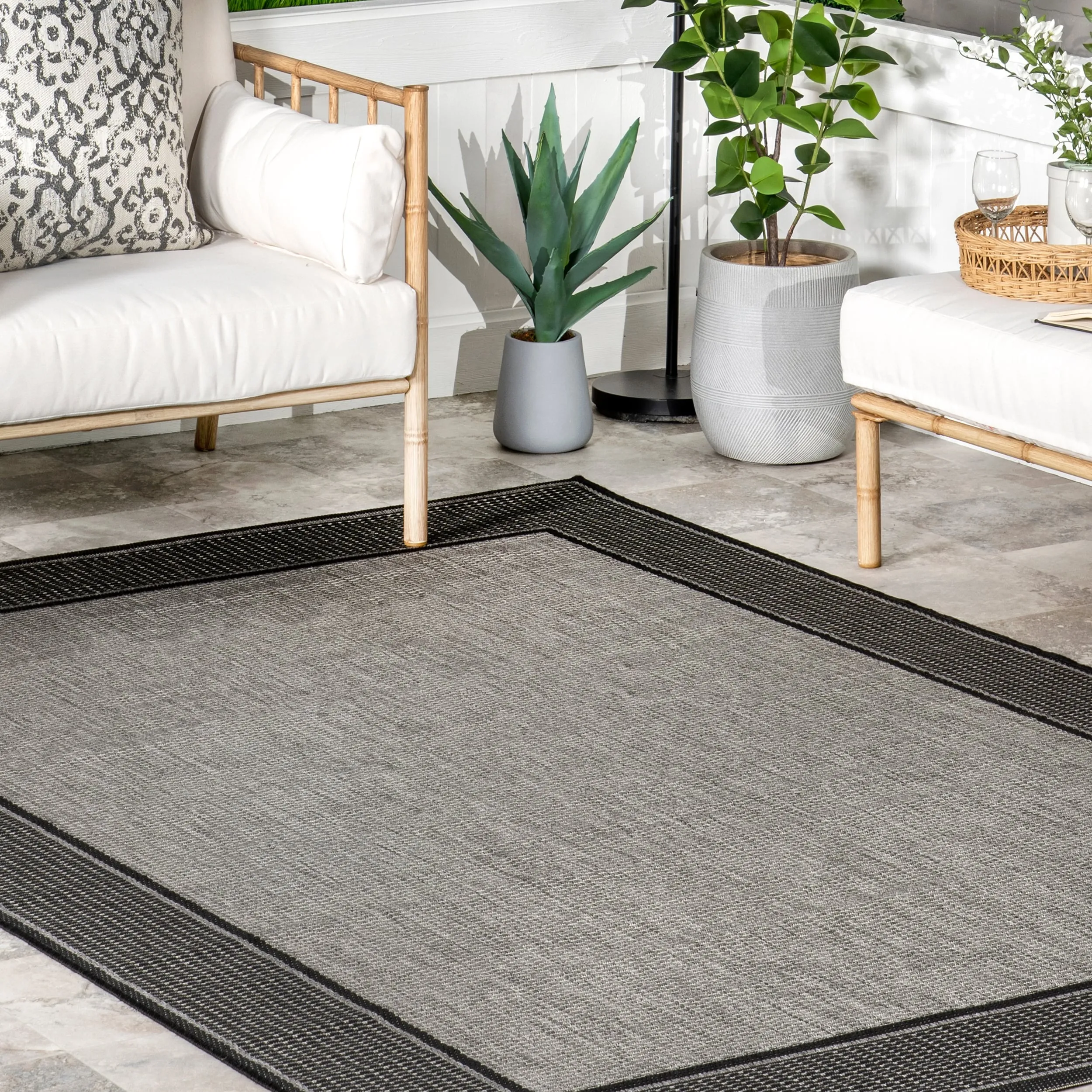 Nuloom Elizabeth Classic Bordered Indoor/Outdoor Area Rug