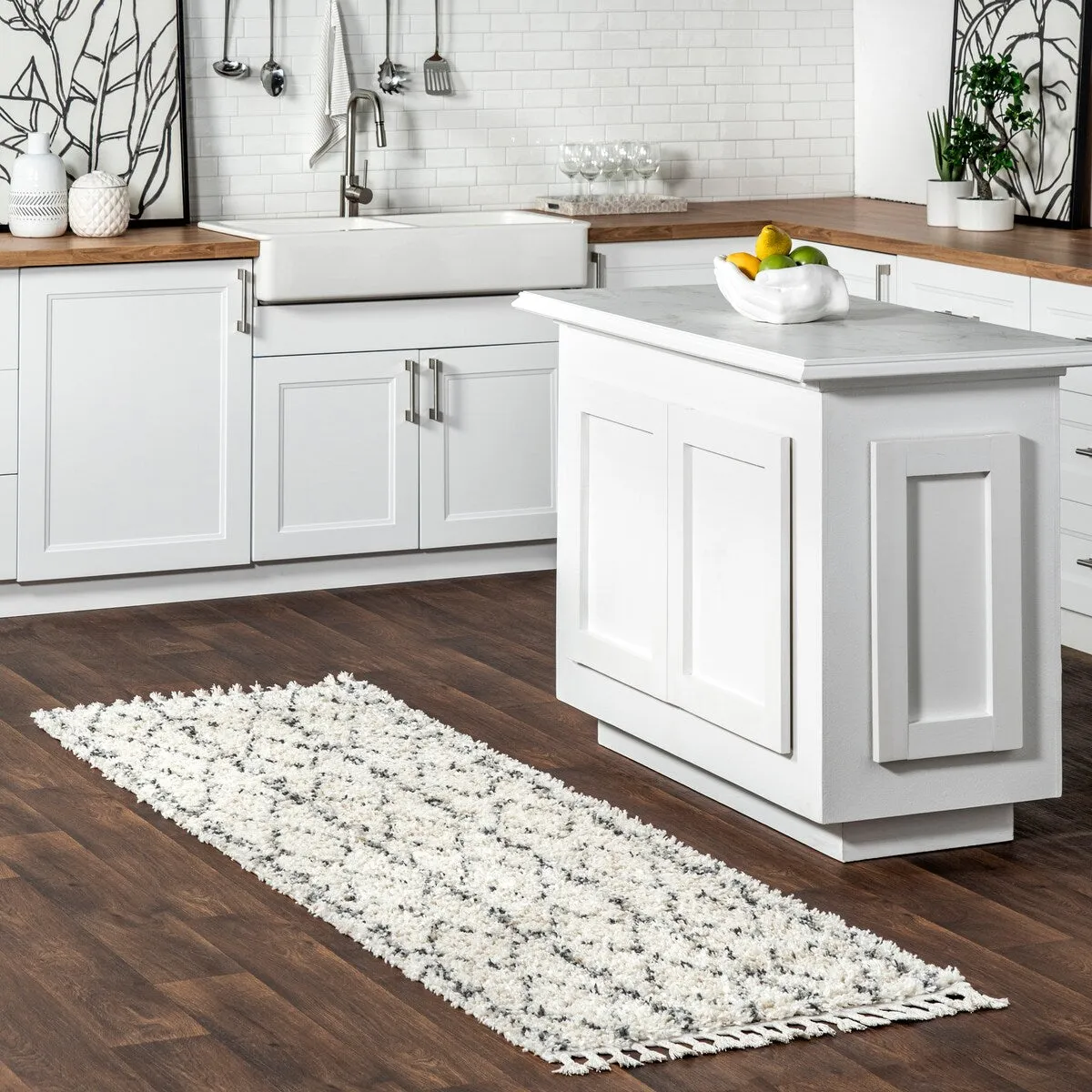 Nuloom Freddie Diamond Banded Contemporary Area Rug with Tassel