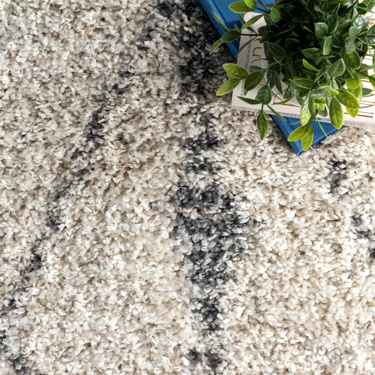 Nuloom Freddie Diamond Banded Contemporary Area Rug with Tassel