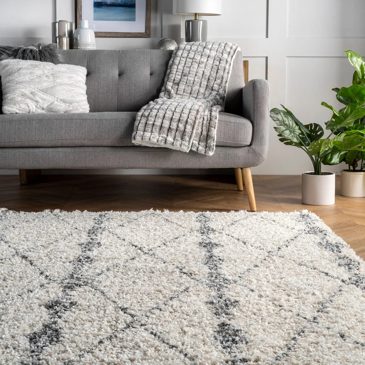 Nuloom Freddie Diamond Banded Contemporary Area Rug with Tassel