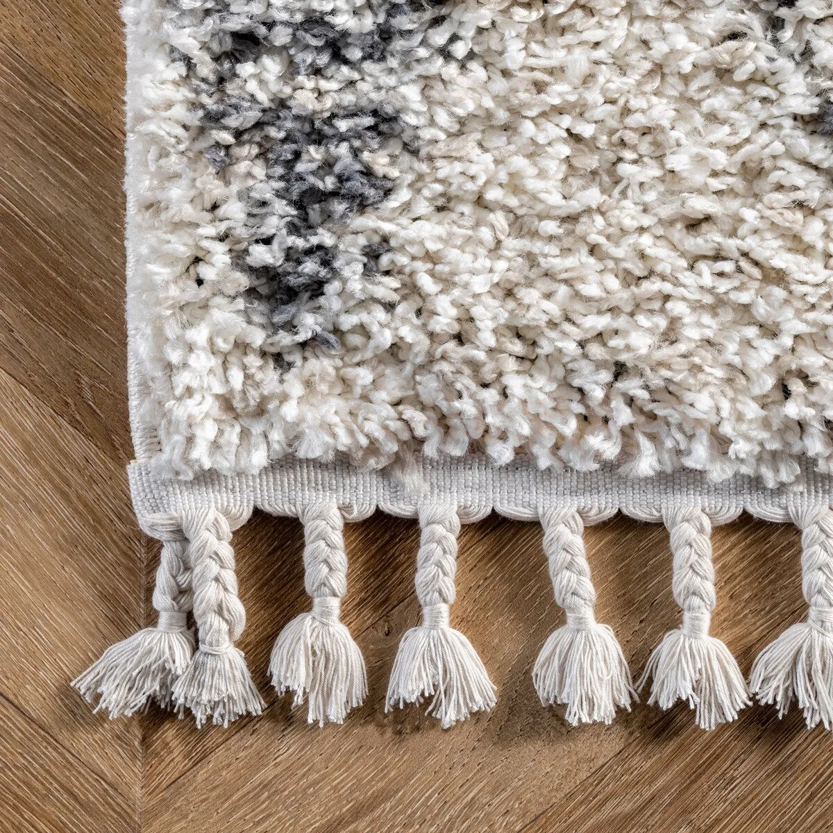 Nuloom Freddie Diamond Banded Contemporary Area Rug with Tassel