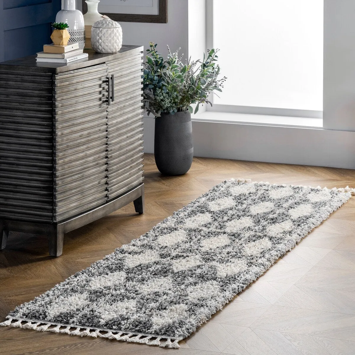 Nuloom Freddie Diamond Banded Contemporary Area Rug with Tassel
