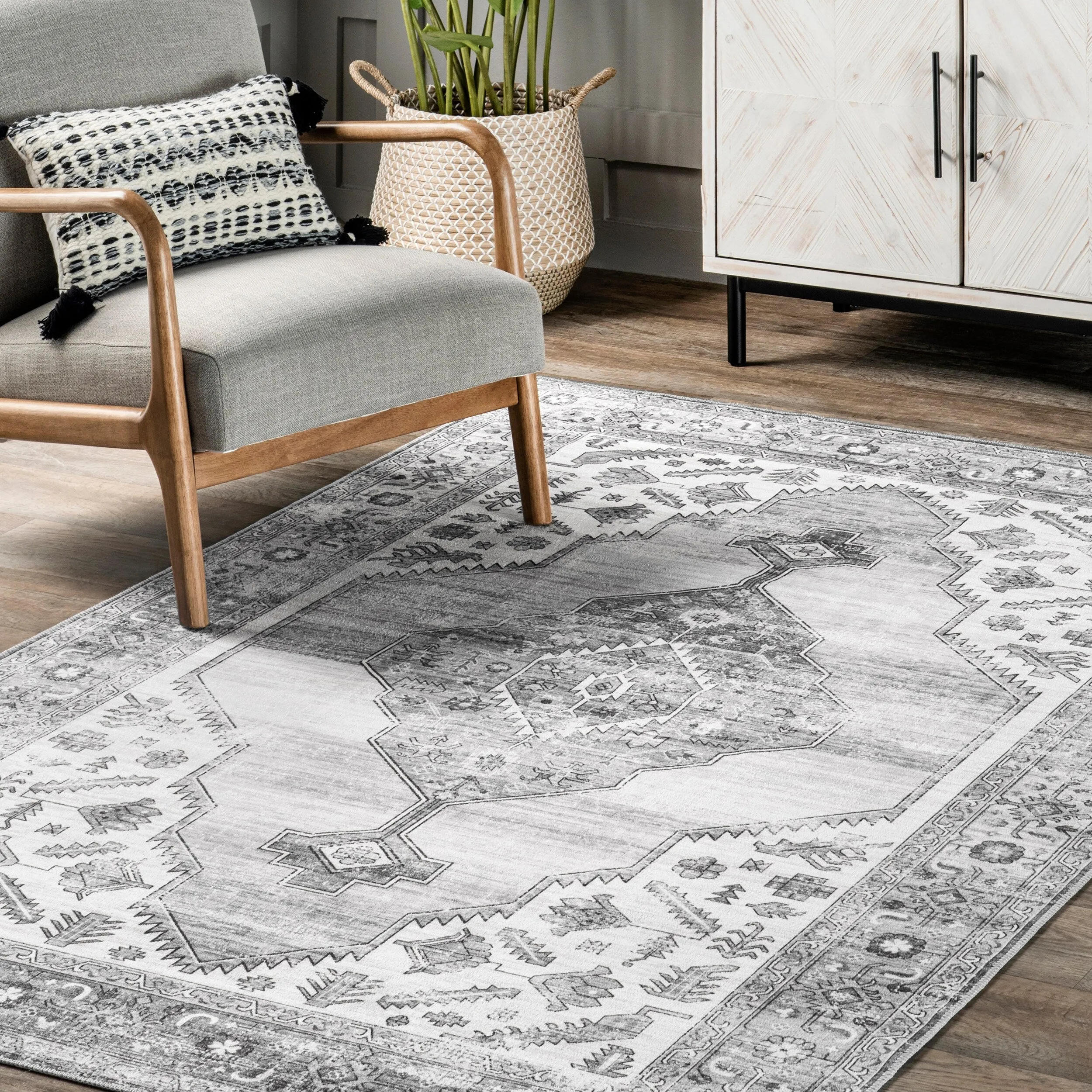 Nuloom Gracie SpinClean Distressed Medallion Machine Washable Area Rug