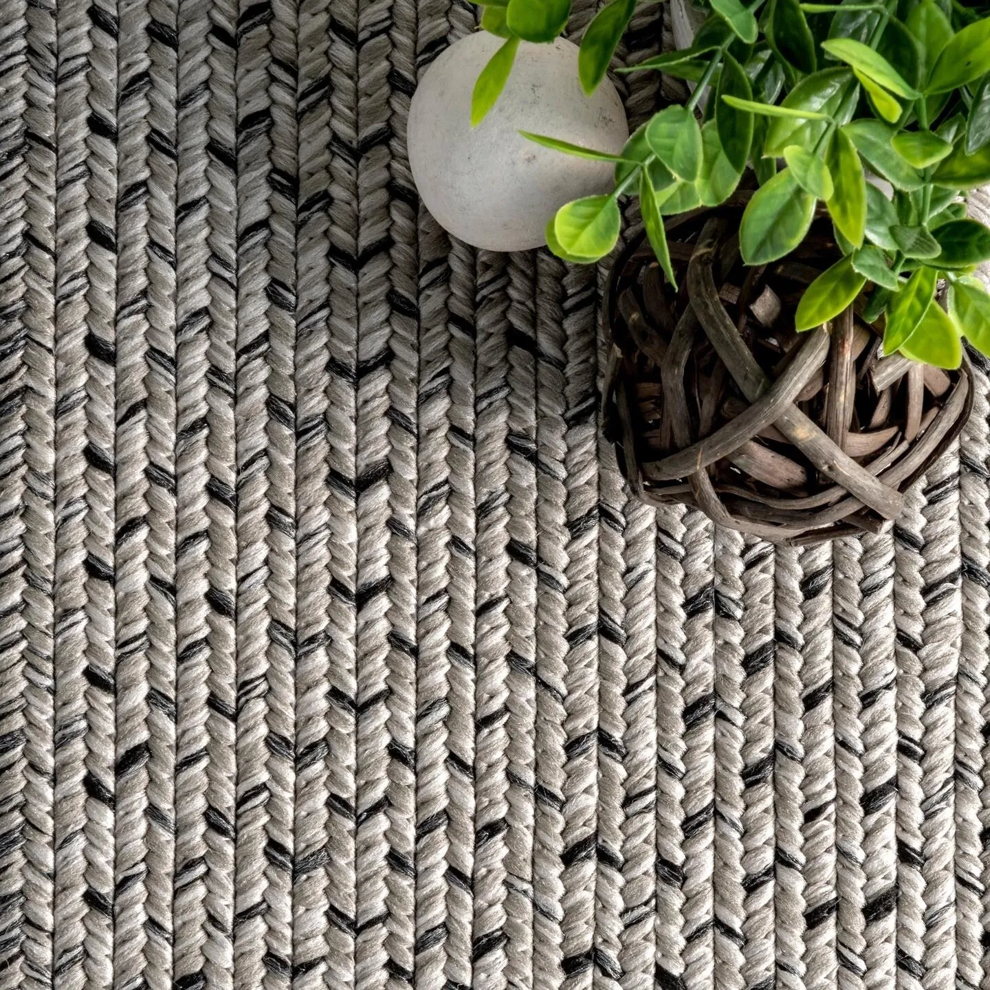 Nuloom Jayda Braided Ombre Indoor/Outdoor Area Rug