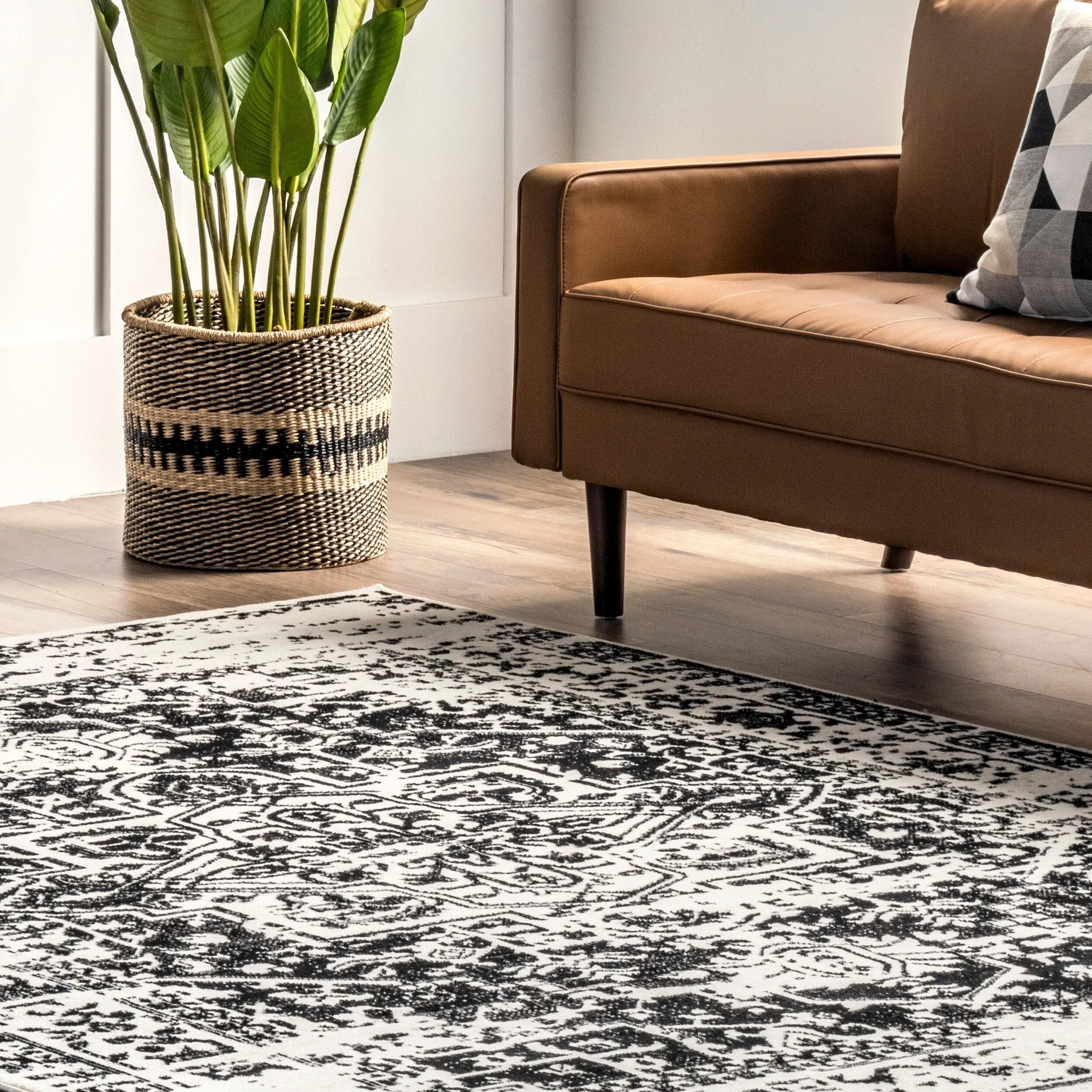 Nuloom Jordana Vintage Distressed Medallion Area Rug