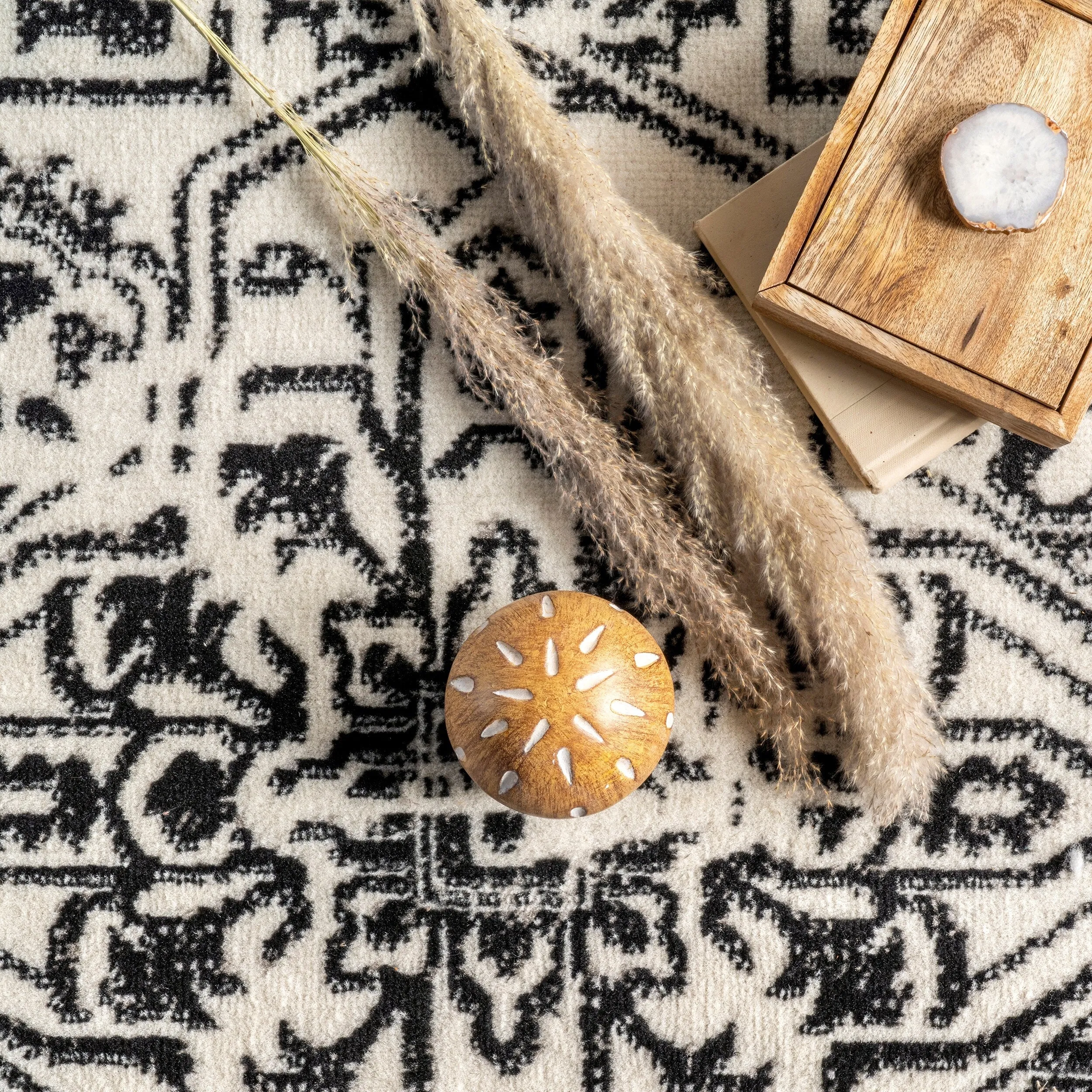 Nuloom Jordana Vintage Distressed Medallion Area Rug