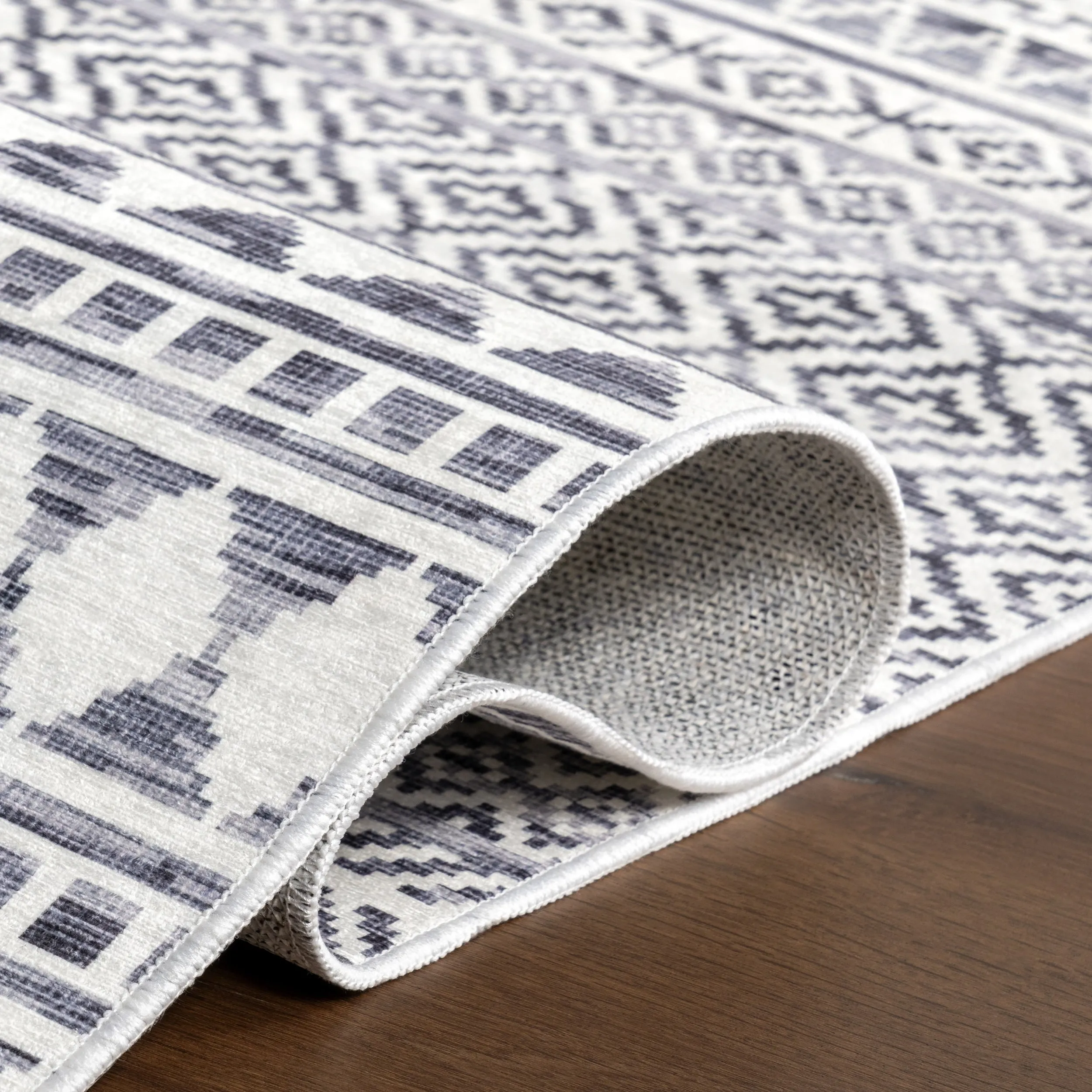 Nuloom Juni Southwestern SplashGuard Machine Washable Area Rug