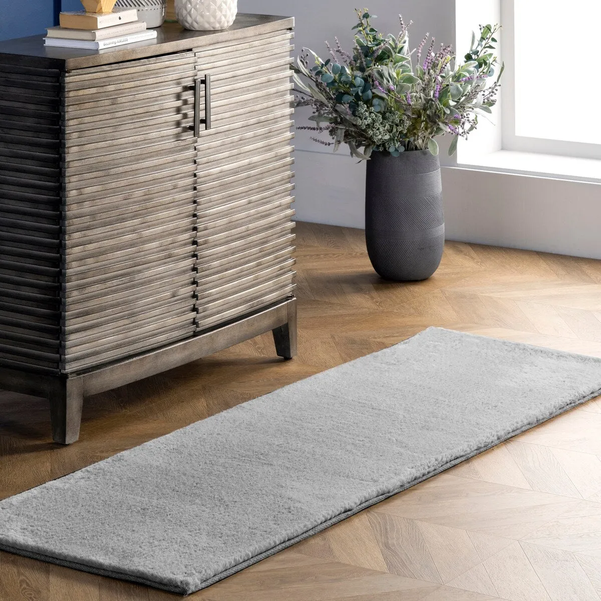 Nuloom Layne Soft Silky Faux Rabbit Fur Area Rug