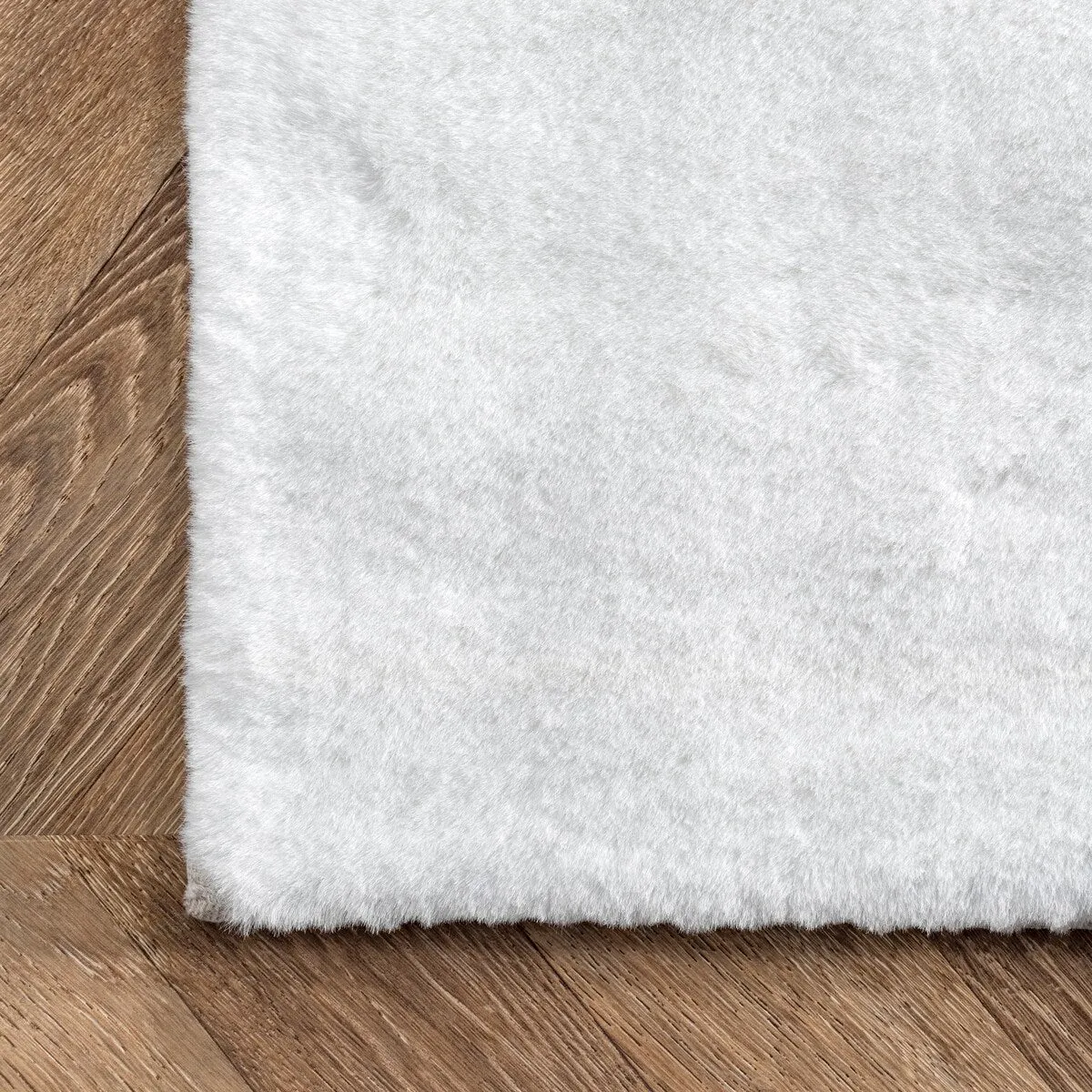 Nuloom Layne Soft Silky Faux Rabbit Fur Area Rug
