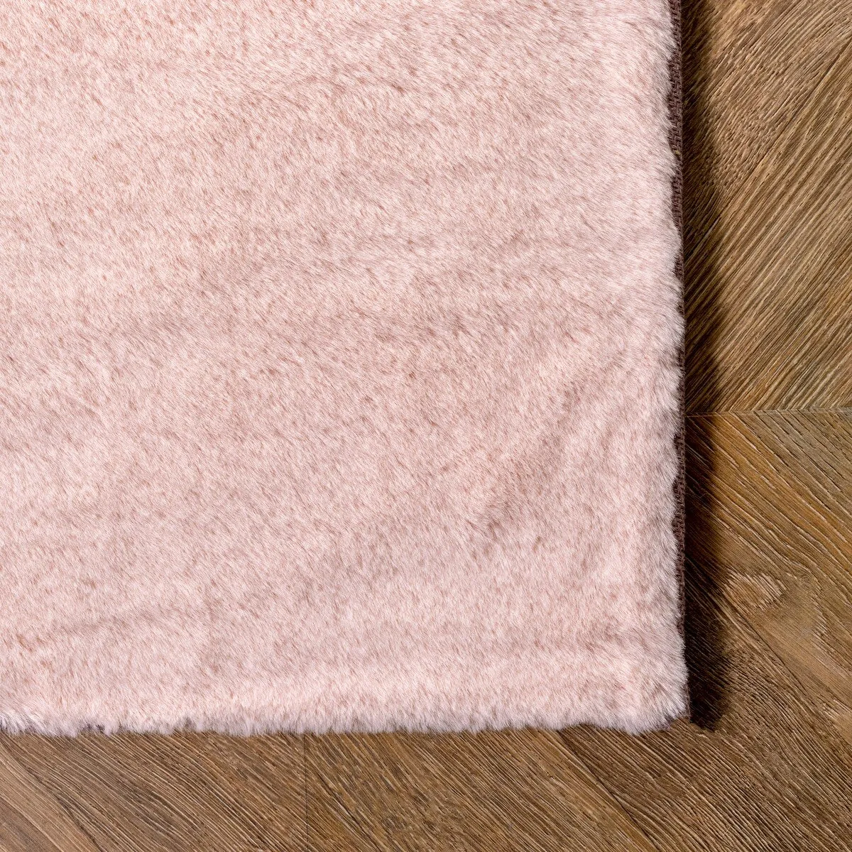 Nuloom Layne Soft Silky Faux Rabbit Fur Area Rug