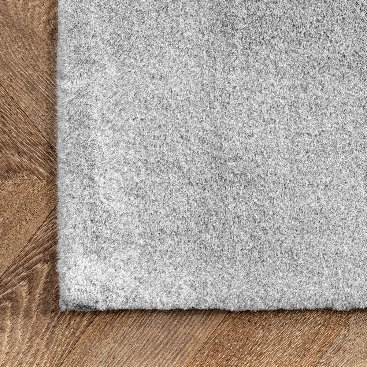 Nuloom Layne Soft Silky Faux Rabbit Fur Area Rug