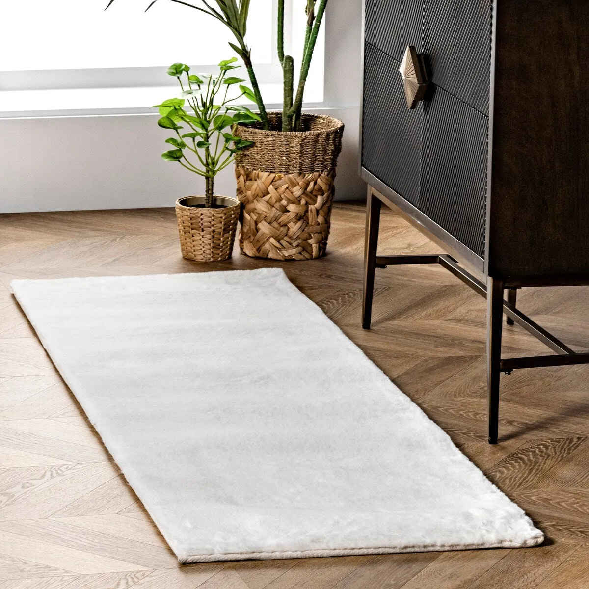 Nuloom Layne Soft Silky Faux Rabbit Fur Area Rug