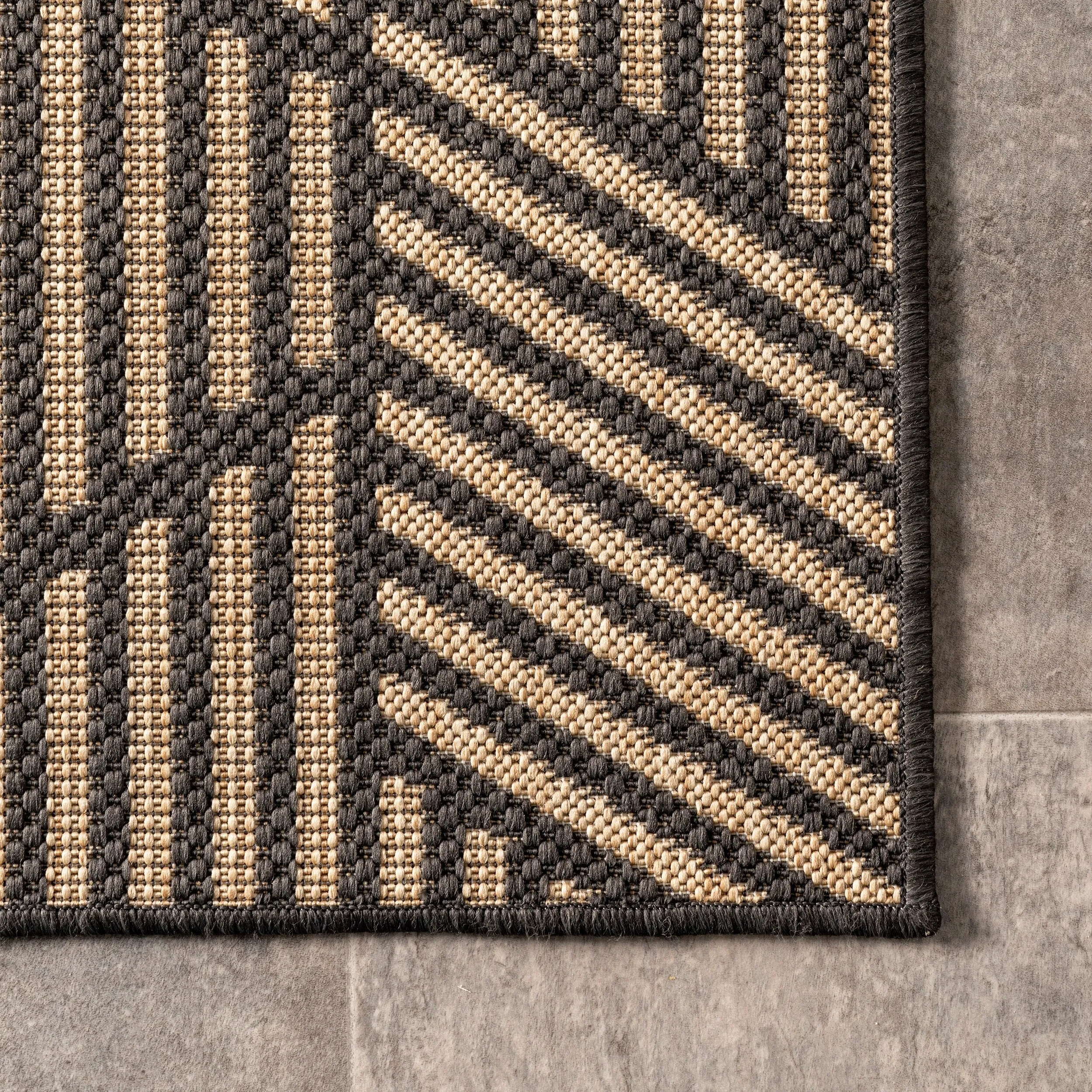 Nuloom Leona Modern Geometric Indoor/Outdoor Area Rug
