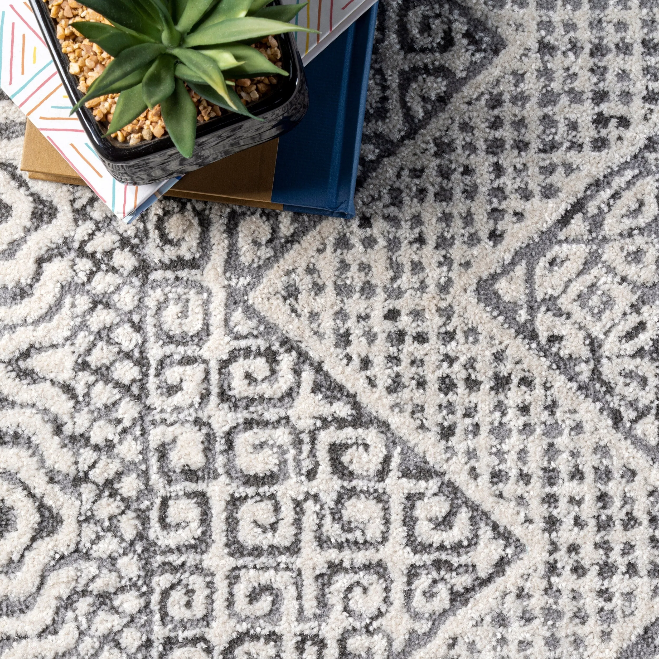 Nuloom Light Grey Aztec Print Area Rug