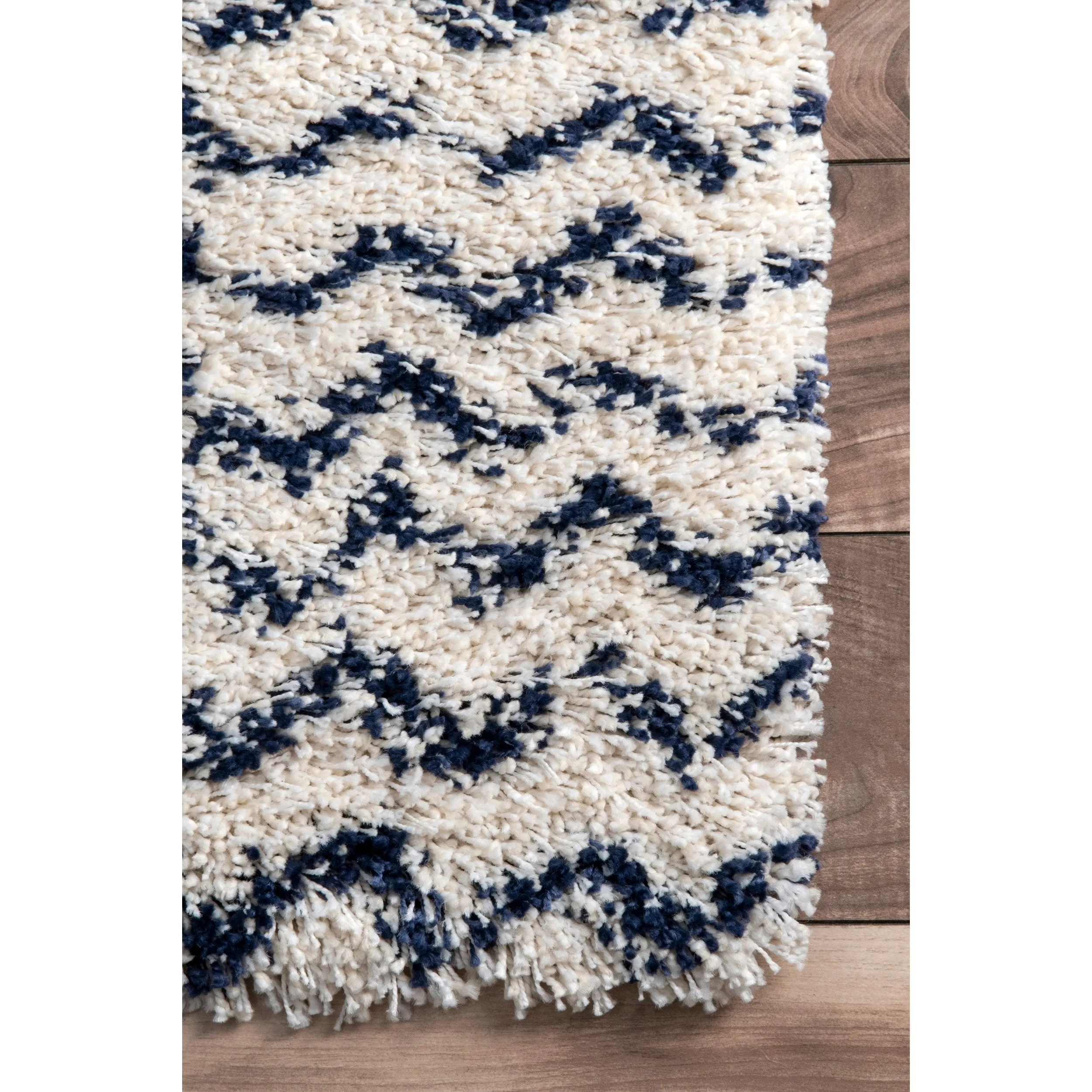 Nuloom Mia Contemporary Chevron Shag Area Rug