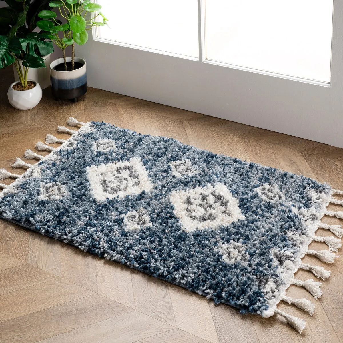 Nuloom Transitional Geometric Matia Totem Trellis Tassel Shag Area Rug